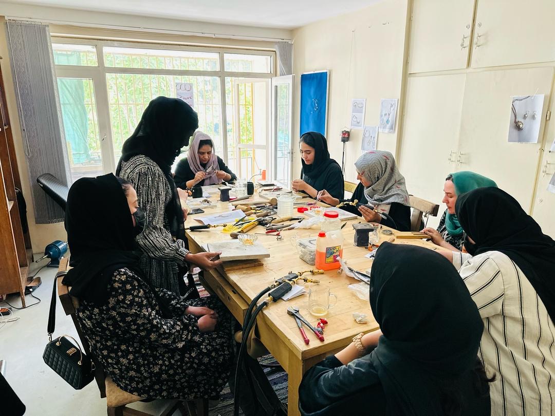 Unterstützen Sie afghanische Kunsthandwerkerinnen
