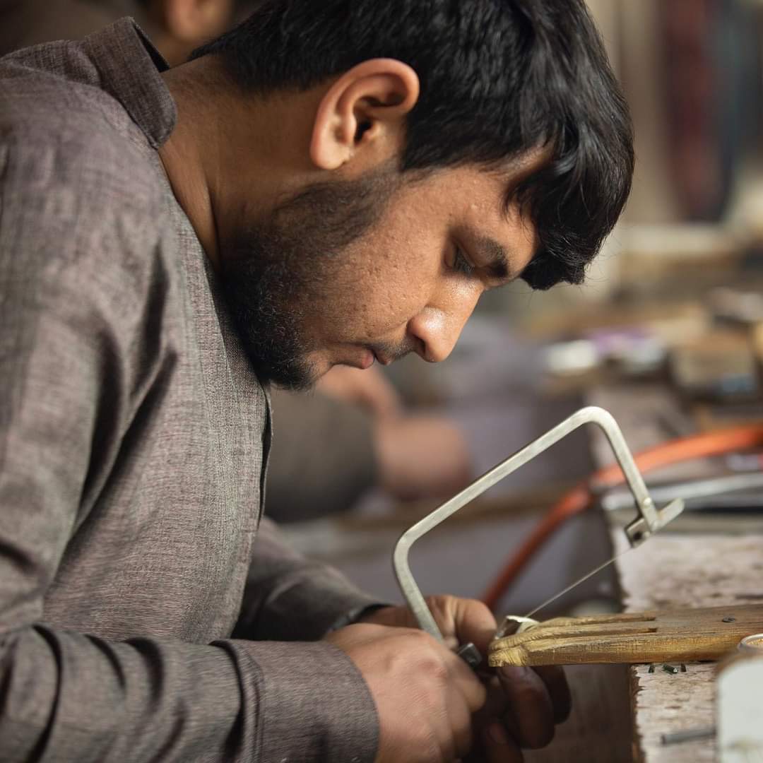 Schneeleopard Talisman vergoldetes Silber