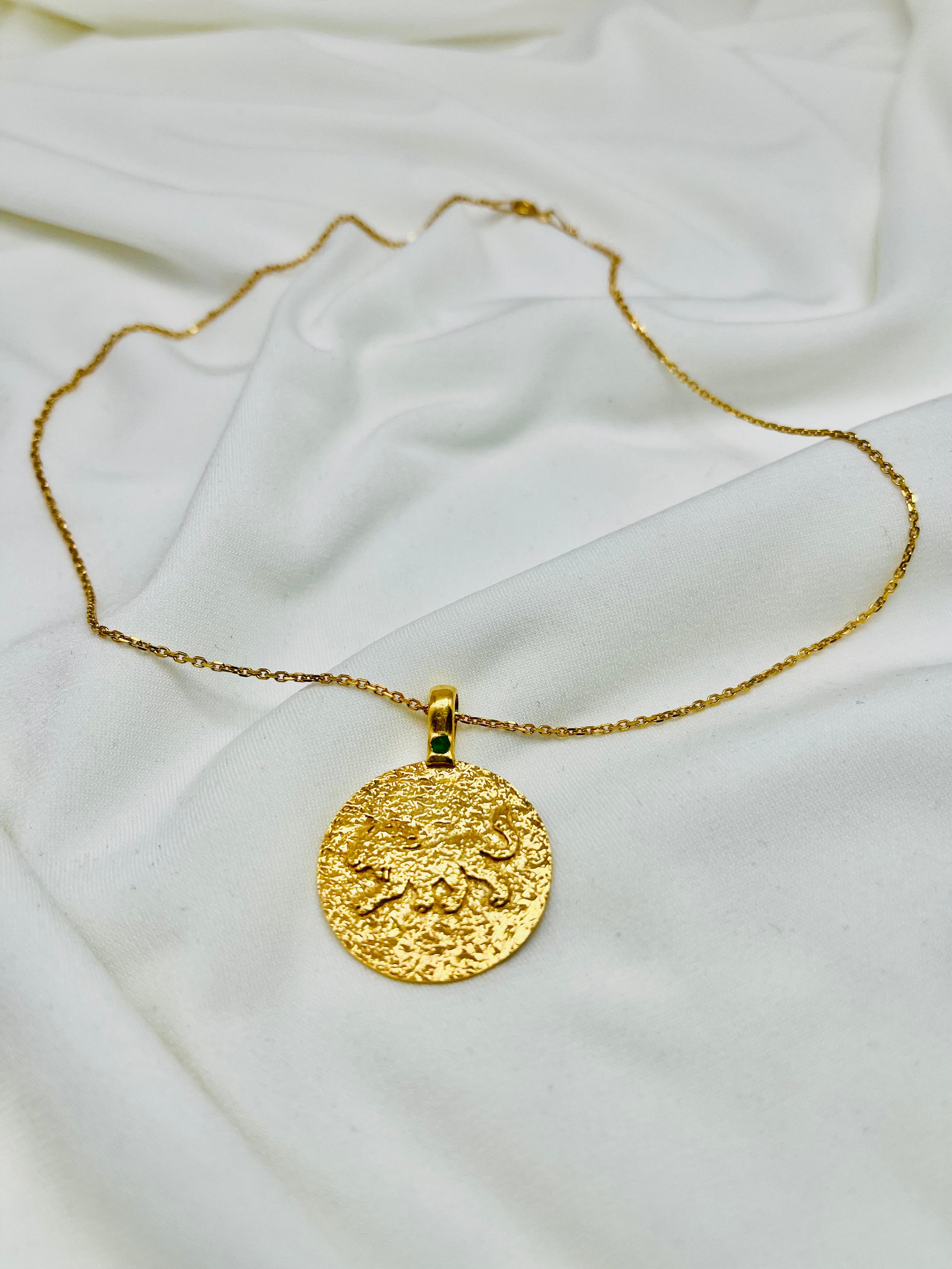 Schneeleopard Talisman vergoldetes Silber