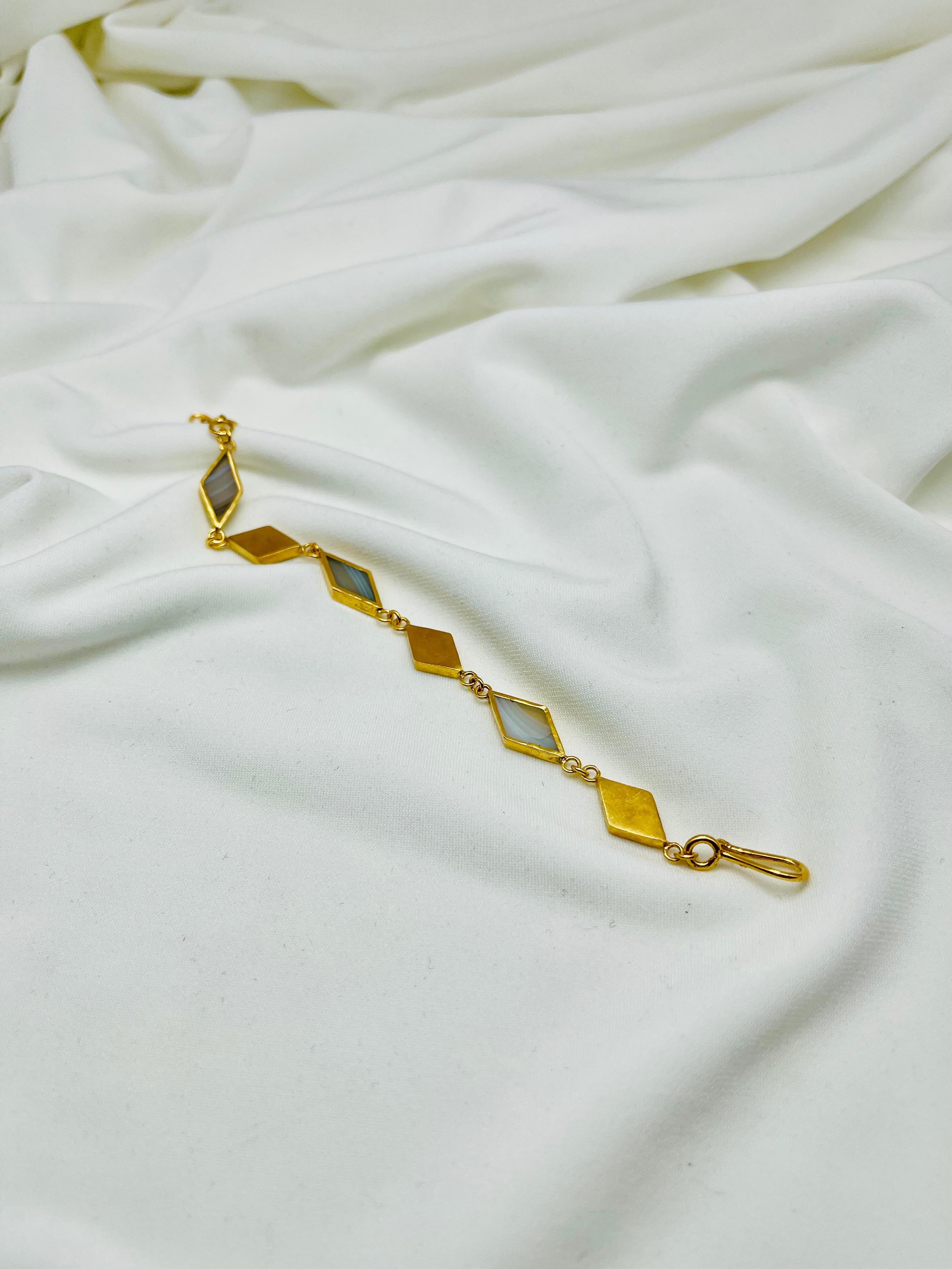 Armband „Lima“ – Weißer Achat & vergoldetes Silber