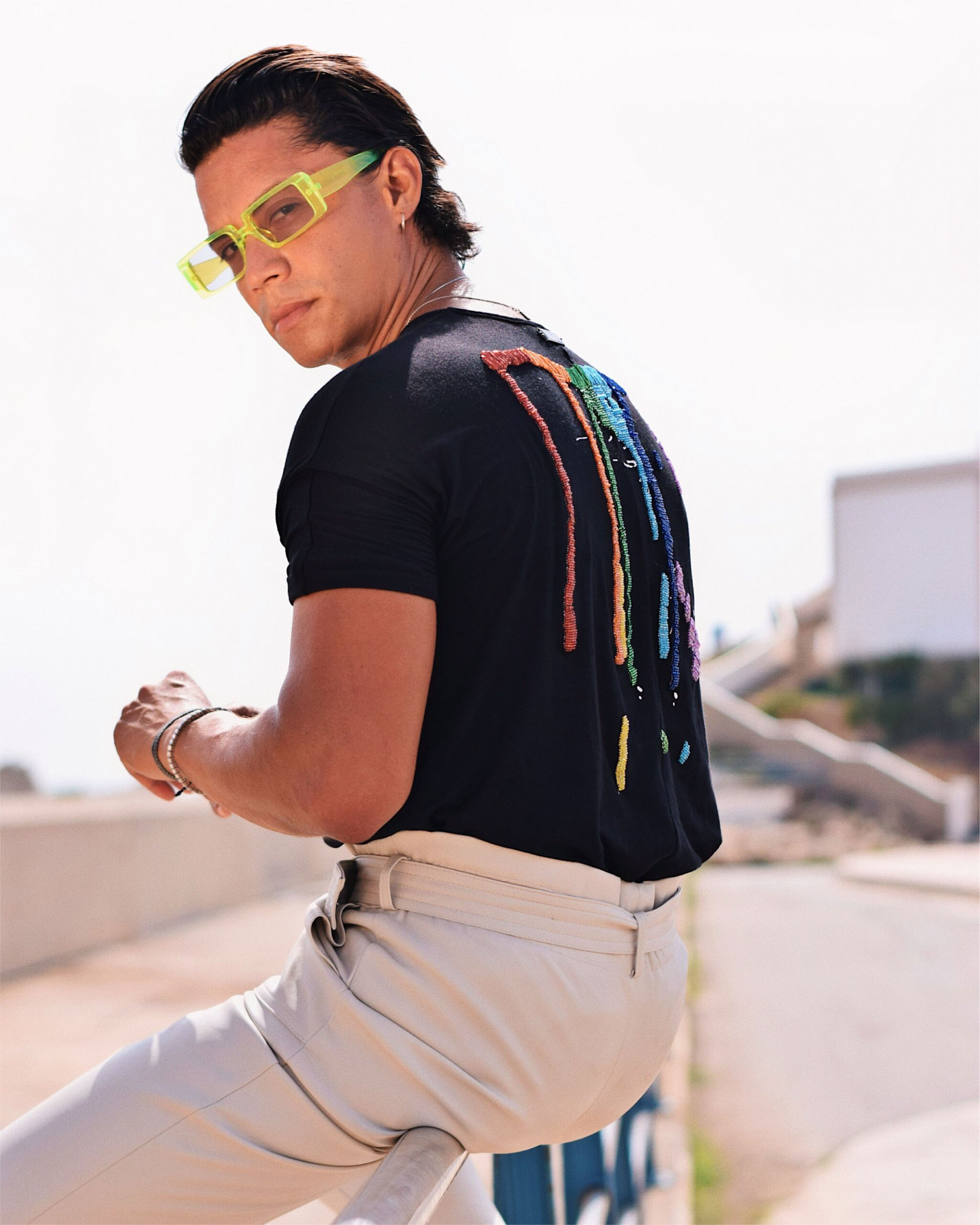 Essenza Black Rainbow T-Shirt