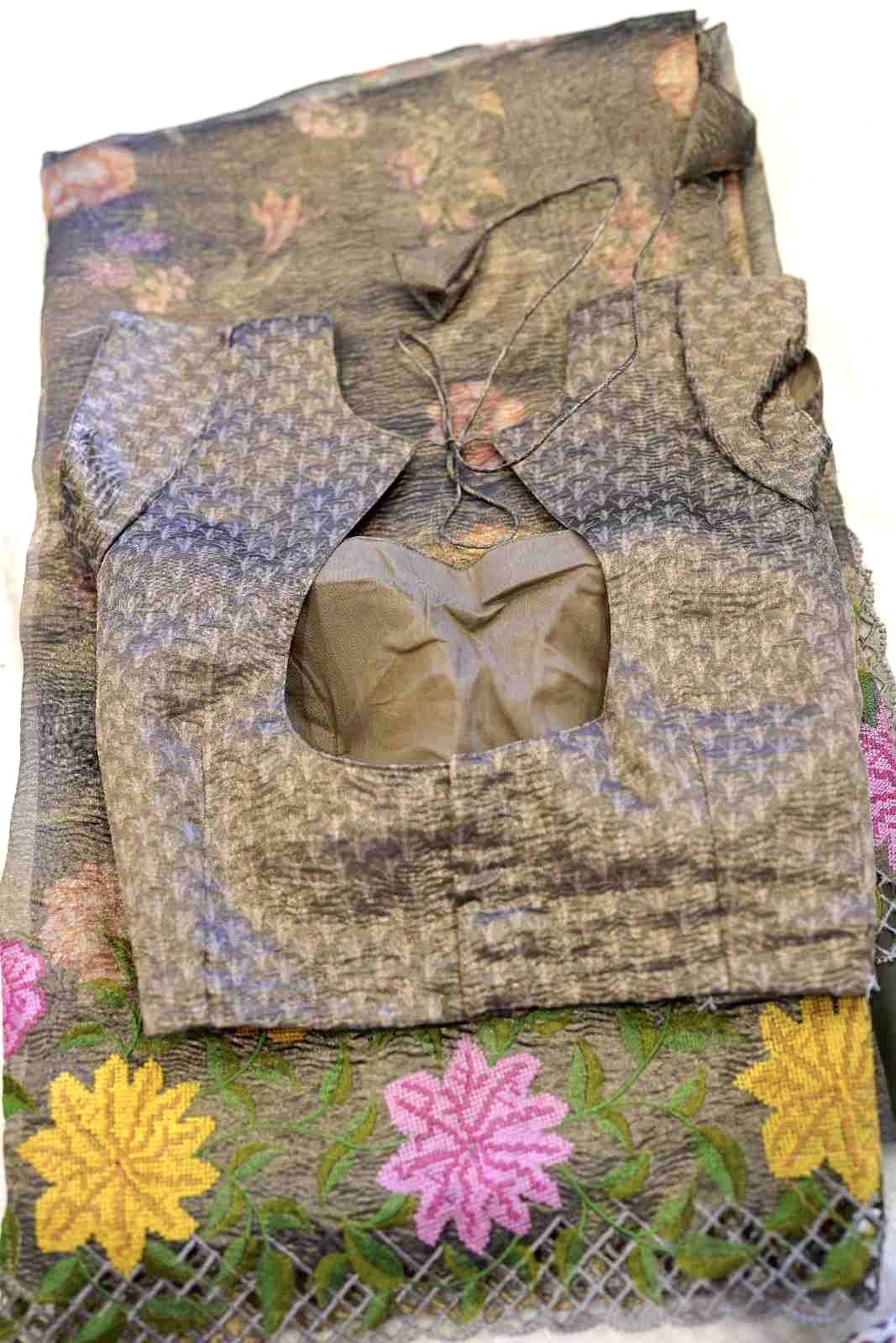 Grey Crushed Tissue Saree with Cutwork Border & Crochet Floral Detailing