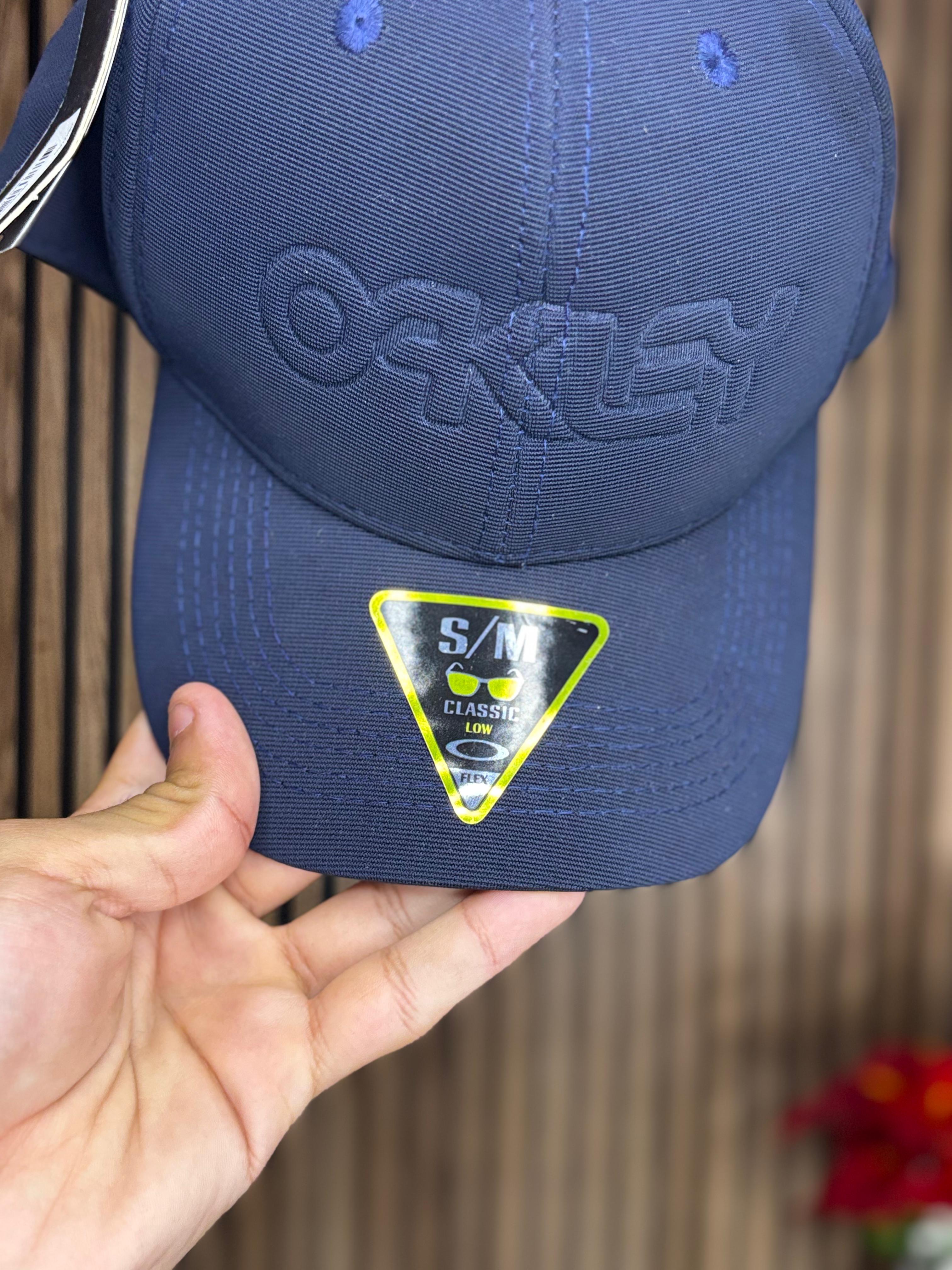 Boné Oakley azul escuro 