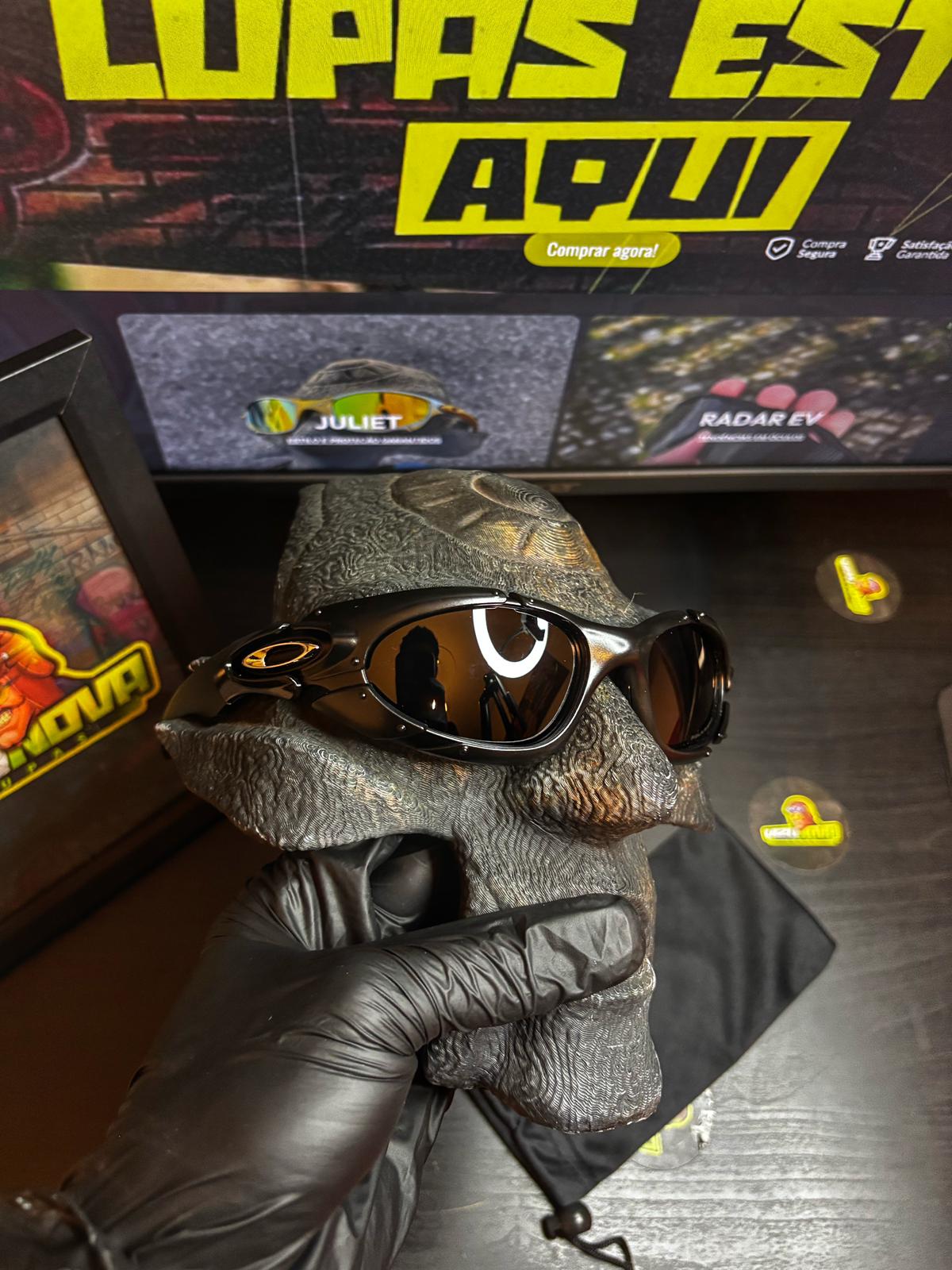 Oakley Place all Black