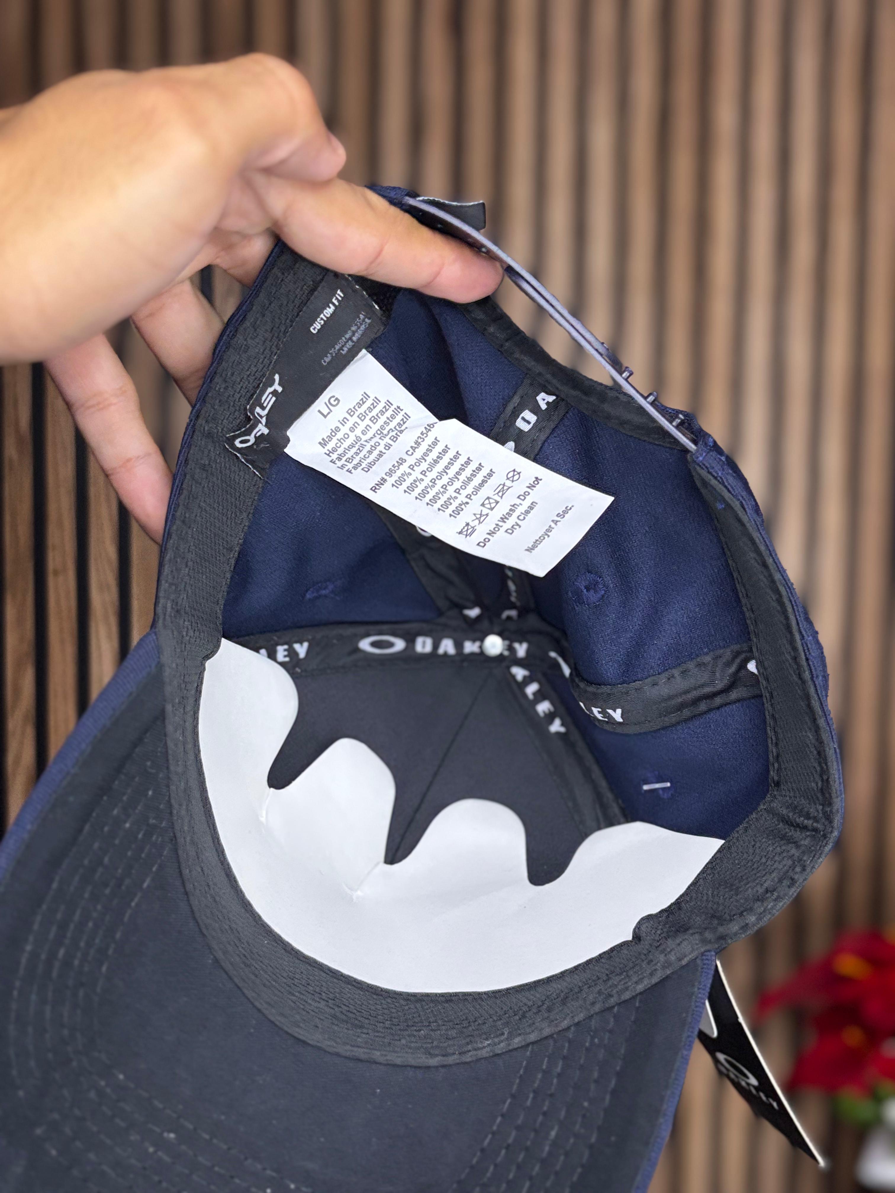 Boné Oakley azul escuro 