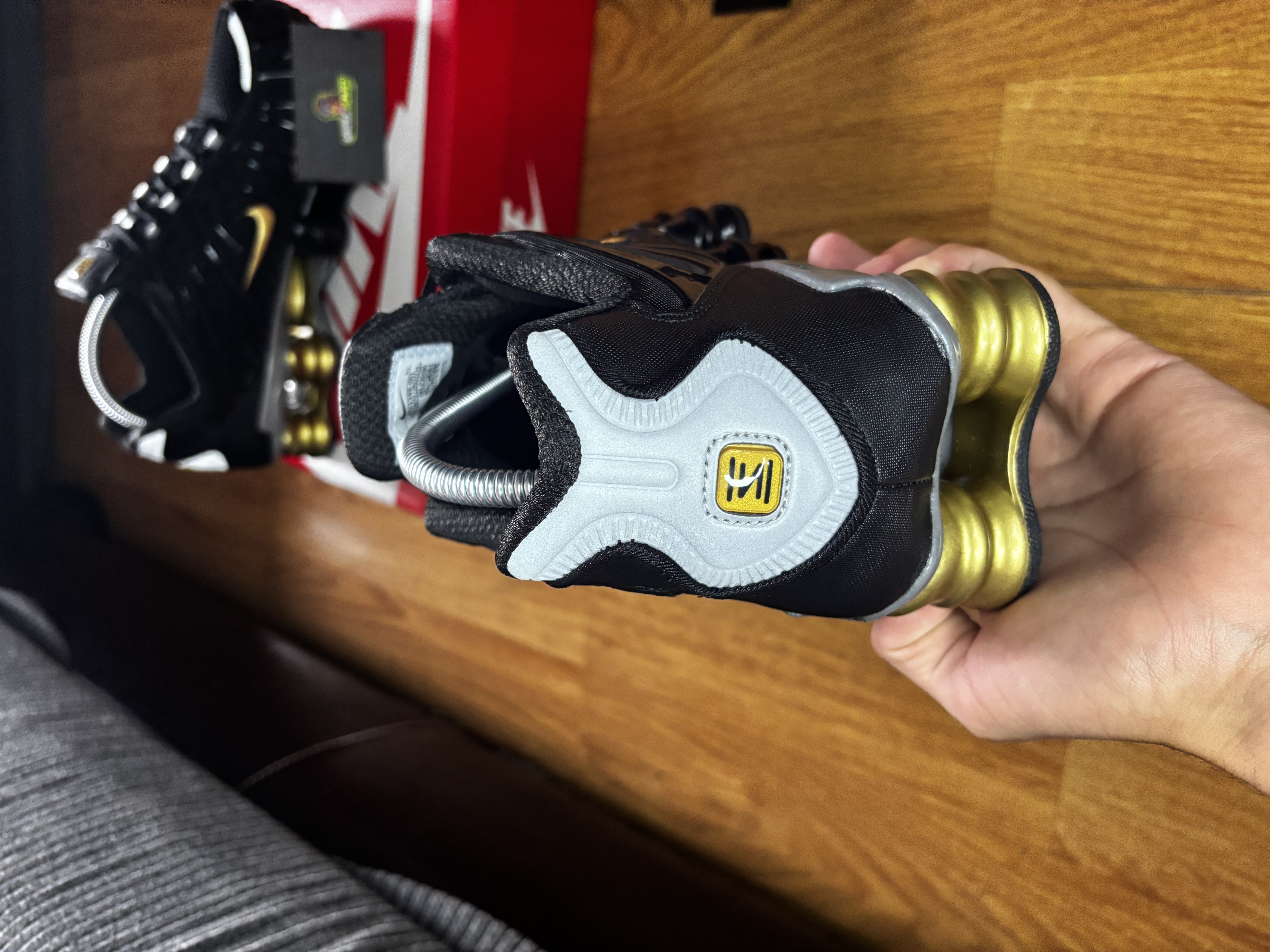 TL 12 Molas – Preto com Dourado