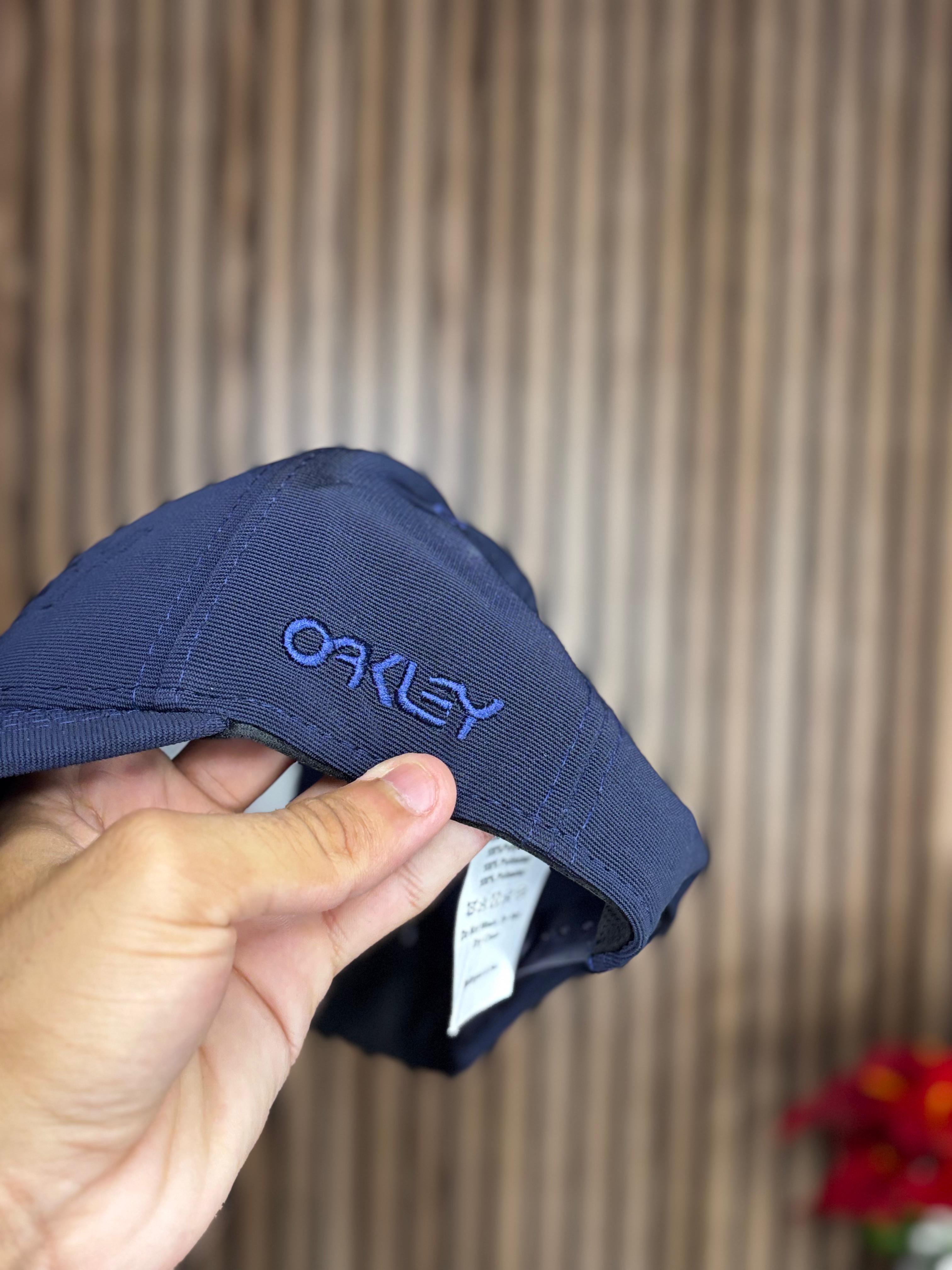 Boné Oakley azul escuro 