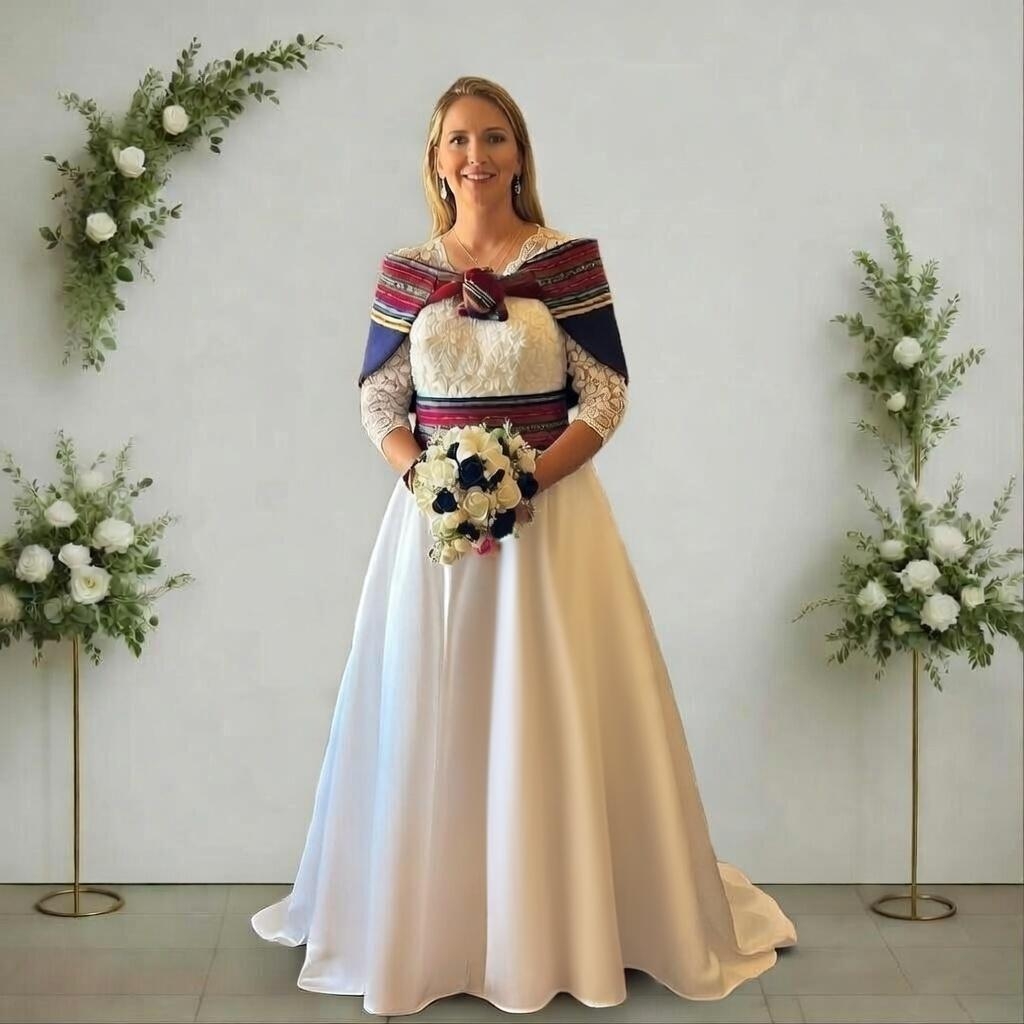 Vestido de novia corte en A con datelles de aguayo