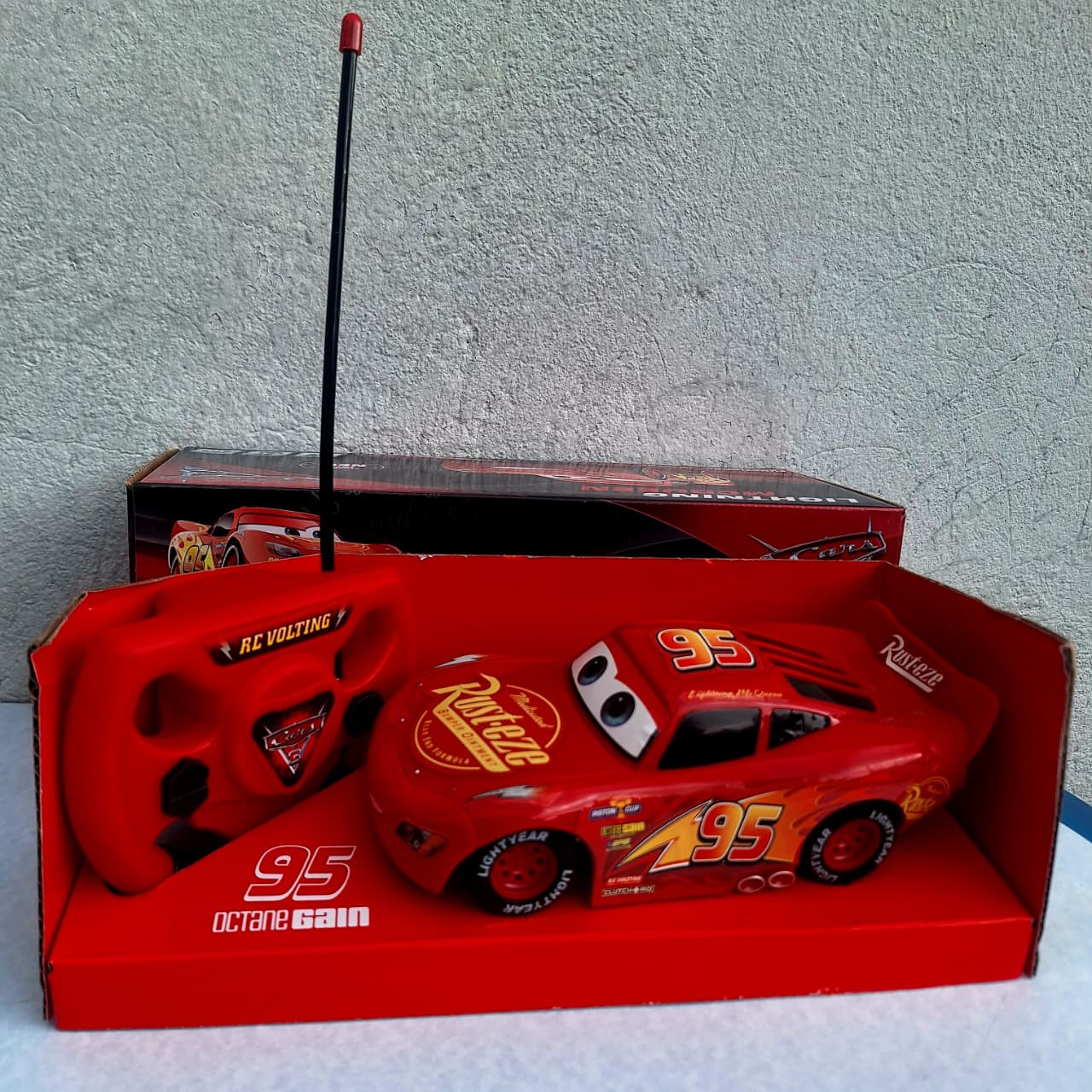 Carro de control remoto Cars 95