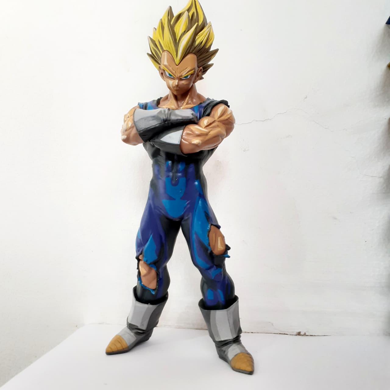 Figura Vegeta Saiyan tipo anime 30 cm