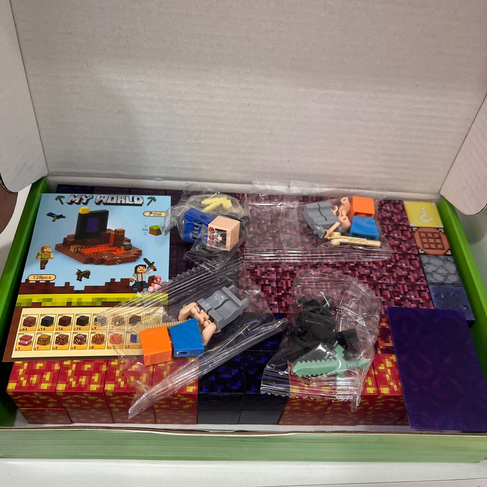 Mundo minecraft 128 piezas + 4 personajes tipo lego