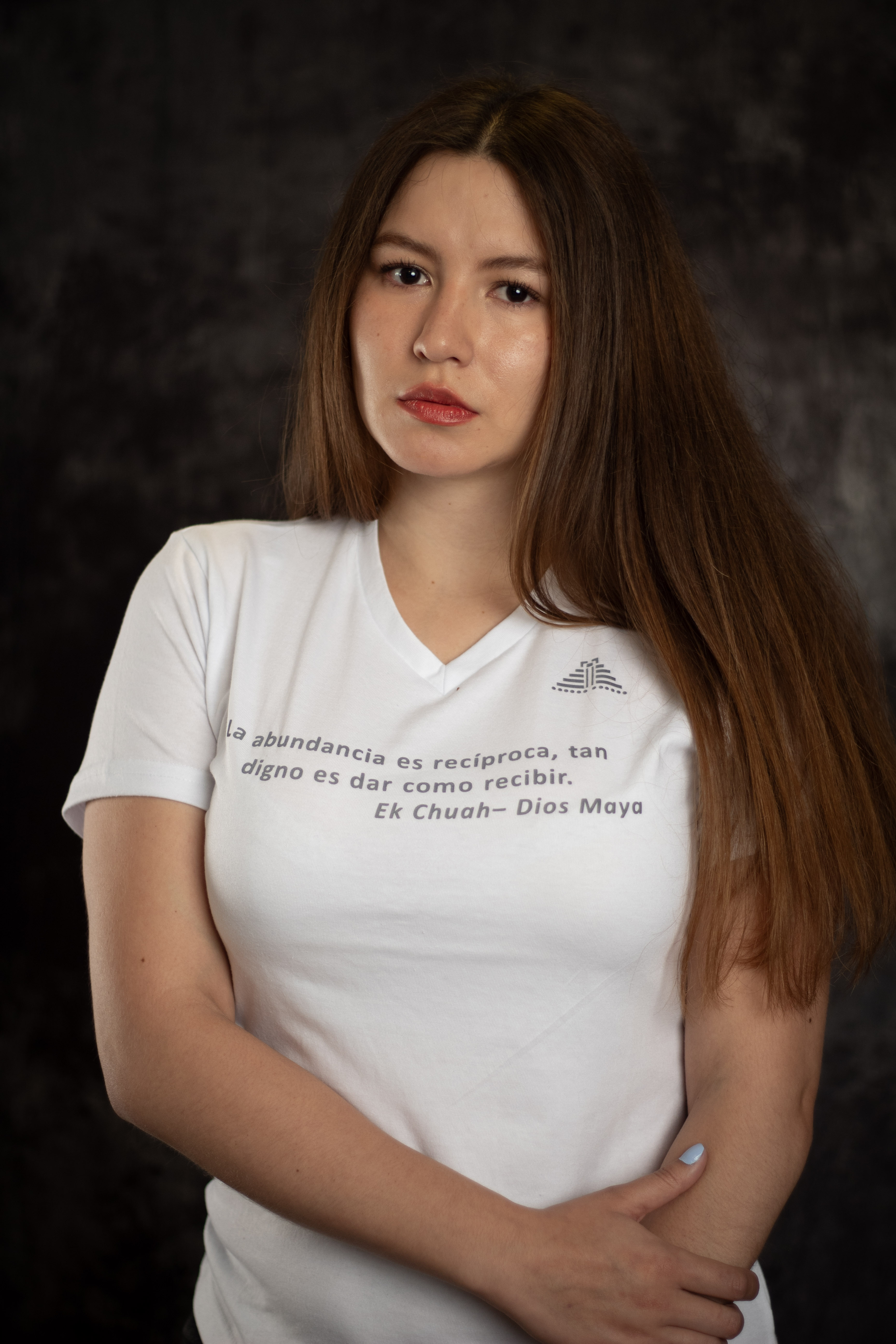 Playera para dama cuello V Dios Ek Chuah,