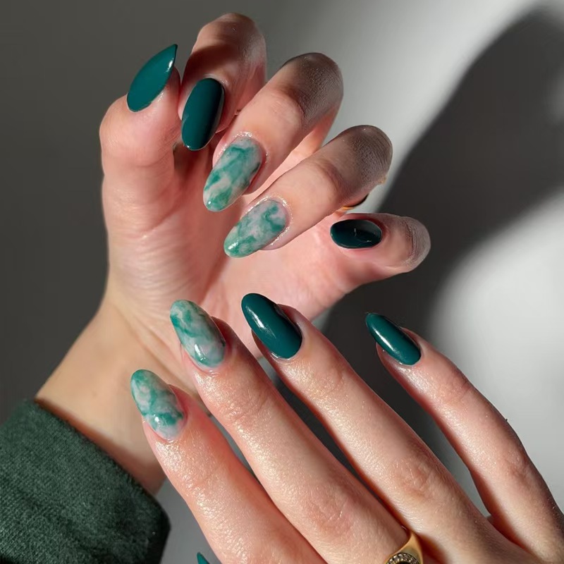 Hot selling nail stickers wear nail skin color gradient ins hot selling nail art pieces removable false nails