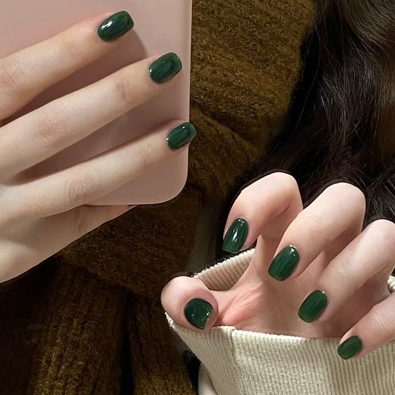 Dark green nail polish new spring and summer color system whitening emerald green solid color