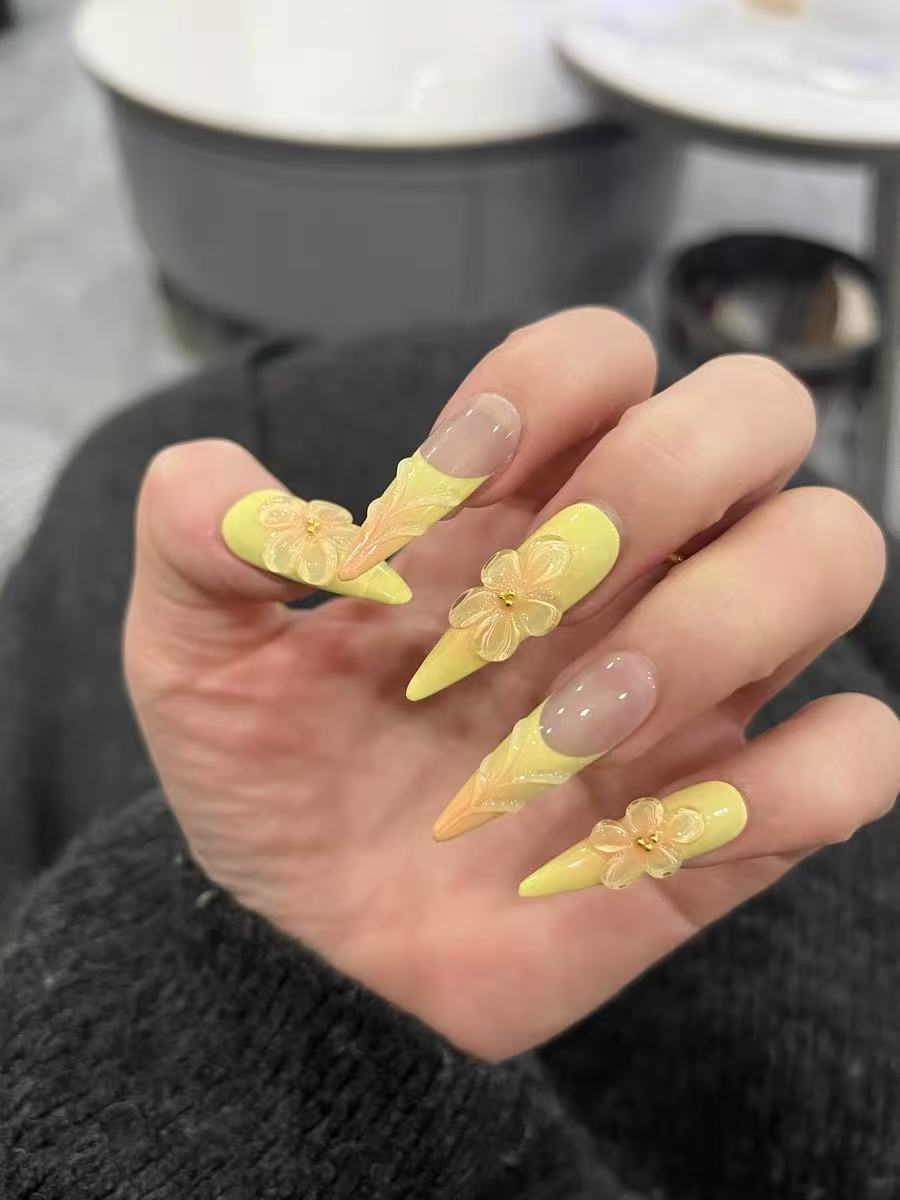 Nail art, nail polish, heavy hand-made large flowers, three-dimensional whitening, handmade original design