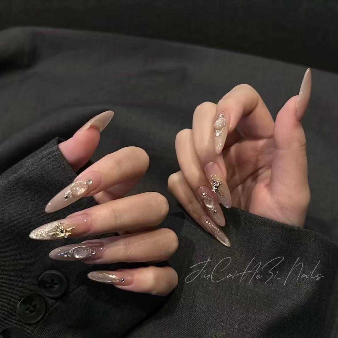 Bright Galaxy Pure Handmade Cat's Eye Wearable Nail Long Style High-end Light Luxury Flashing Autumn and Winter Whitening Nail Sticker