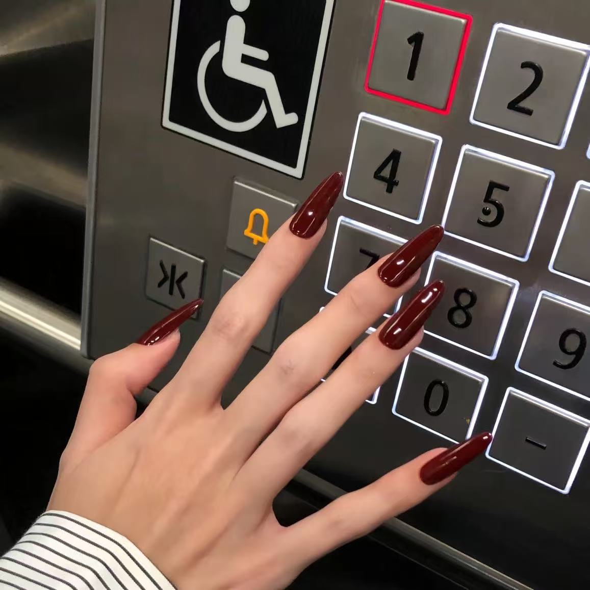 Pure handmade nail art, finished product, pure color nail art, wine red, red bride, white, medium and long