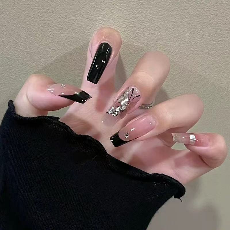 Handmade black wearable nails, medium-length almond-shaped French manicure, autumn and winter European and American hot girls, high-end sense, niche, whitening