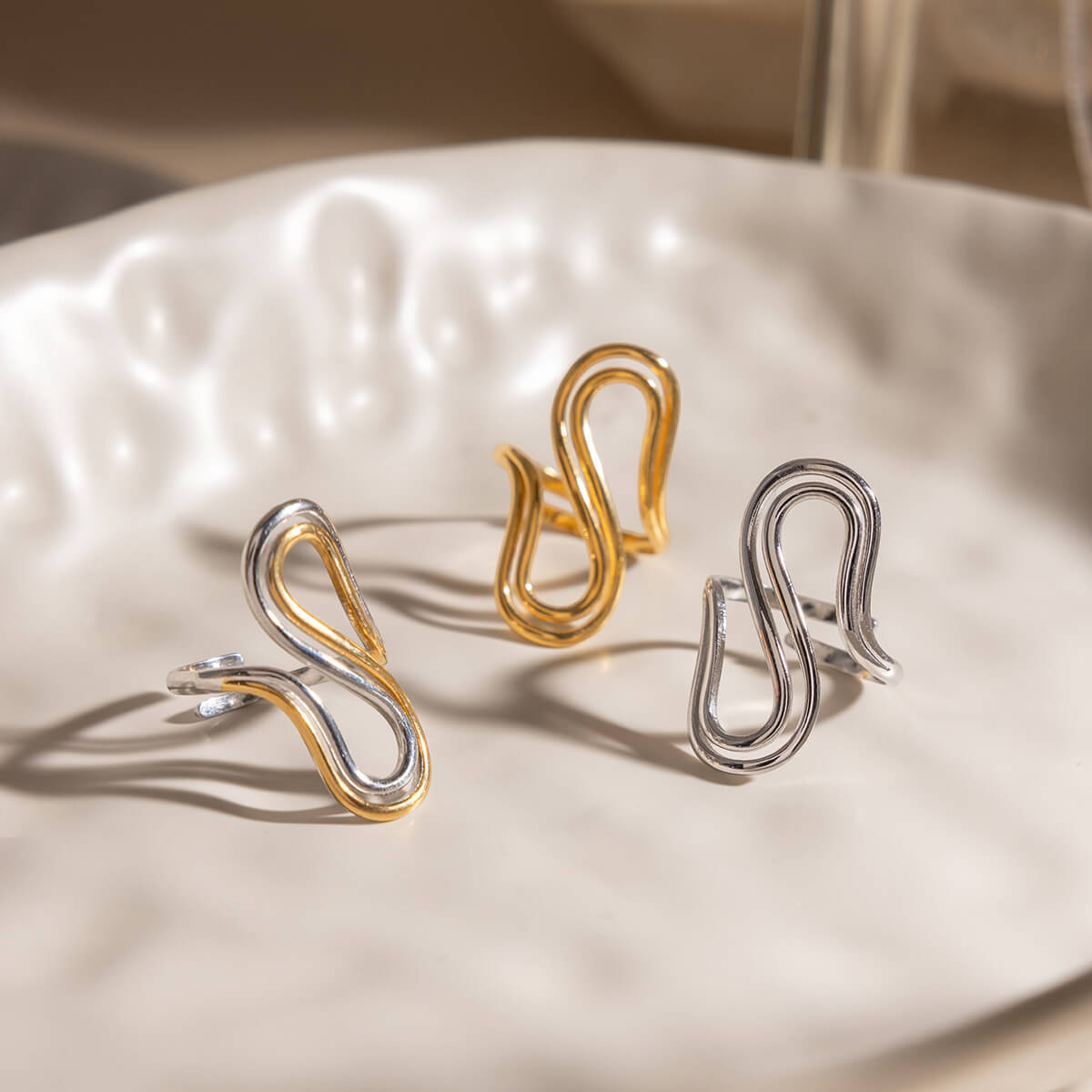 Abstract Wave Adjustable Rings