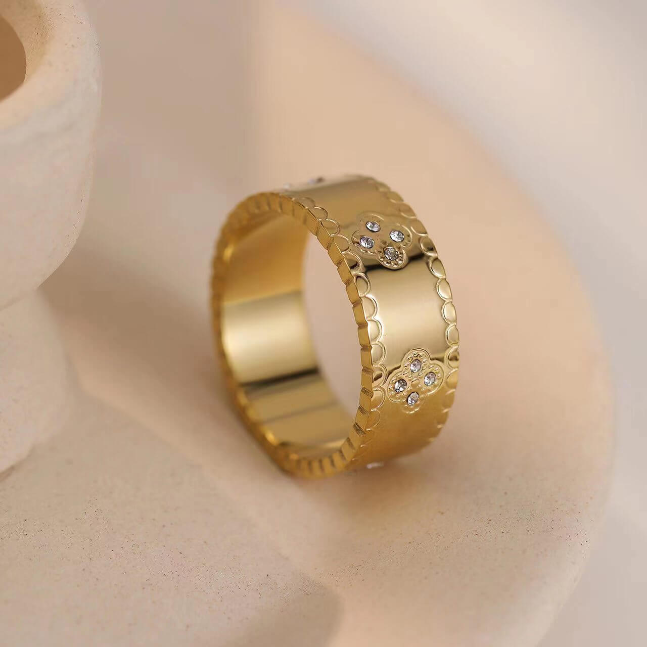 Elegant Gold Floral Ring