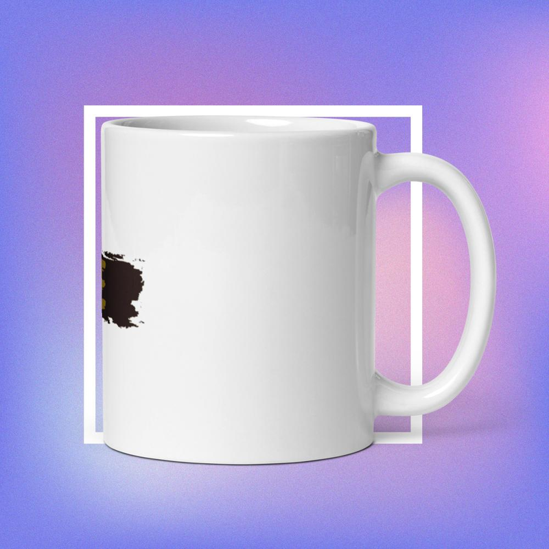 Weiße Kaffeetasse mit "YE"-Aufschrift