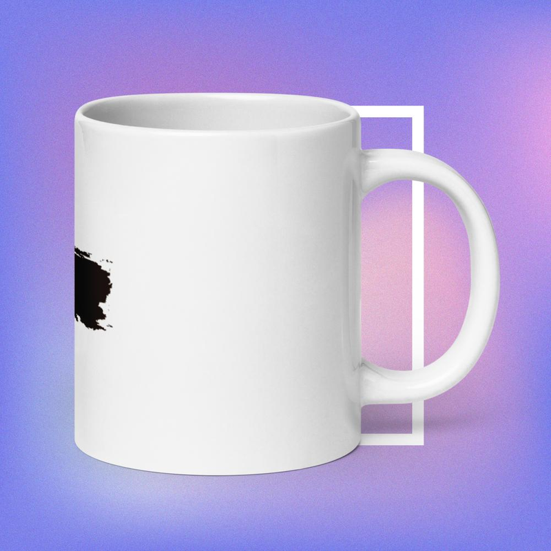 Weiße Kaffeetasse mit "YE"-Aufschrift