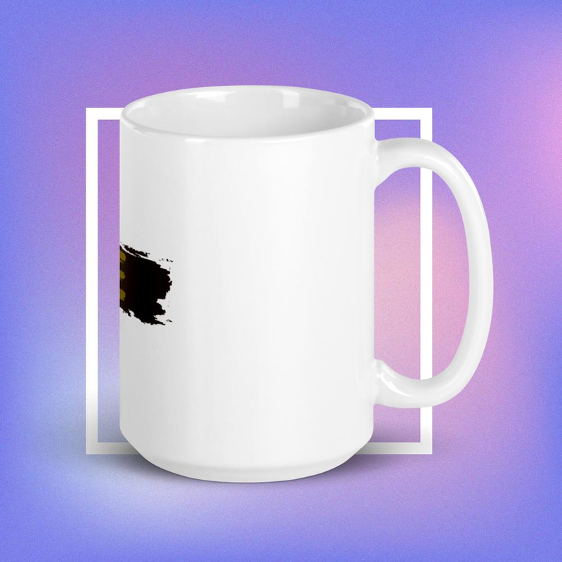 Weiße Kaffeetasse mit "YE"-Aufschrift