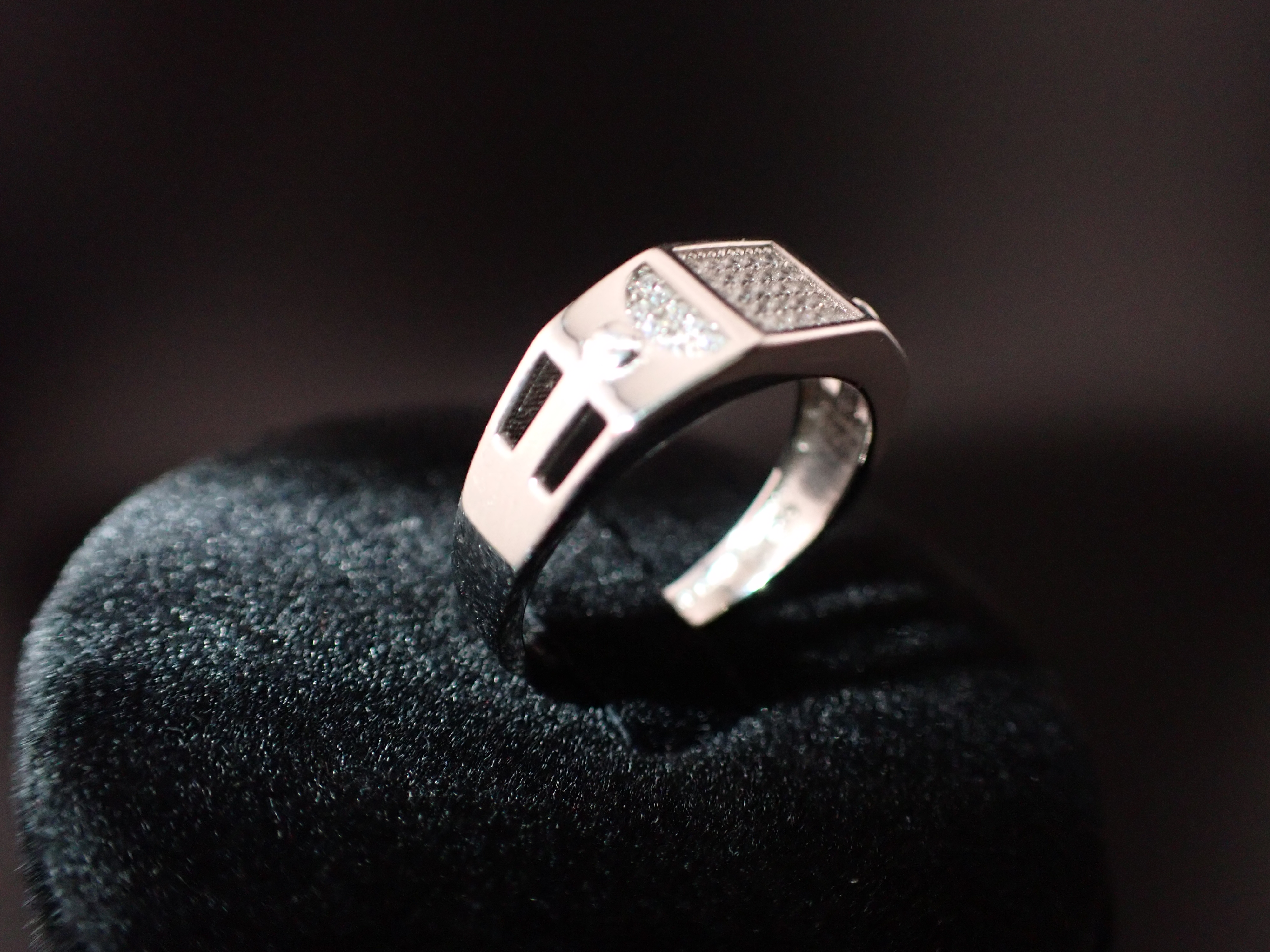 Men's silver ring