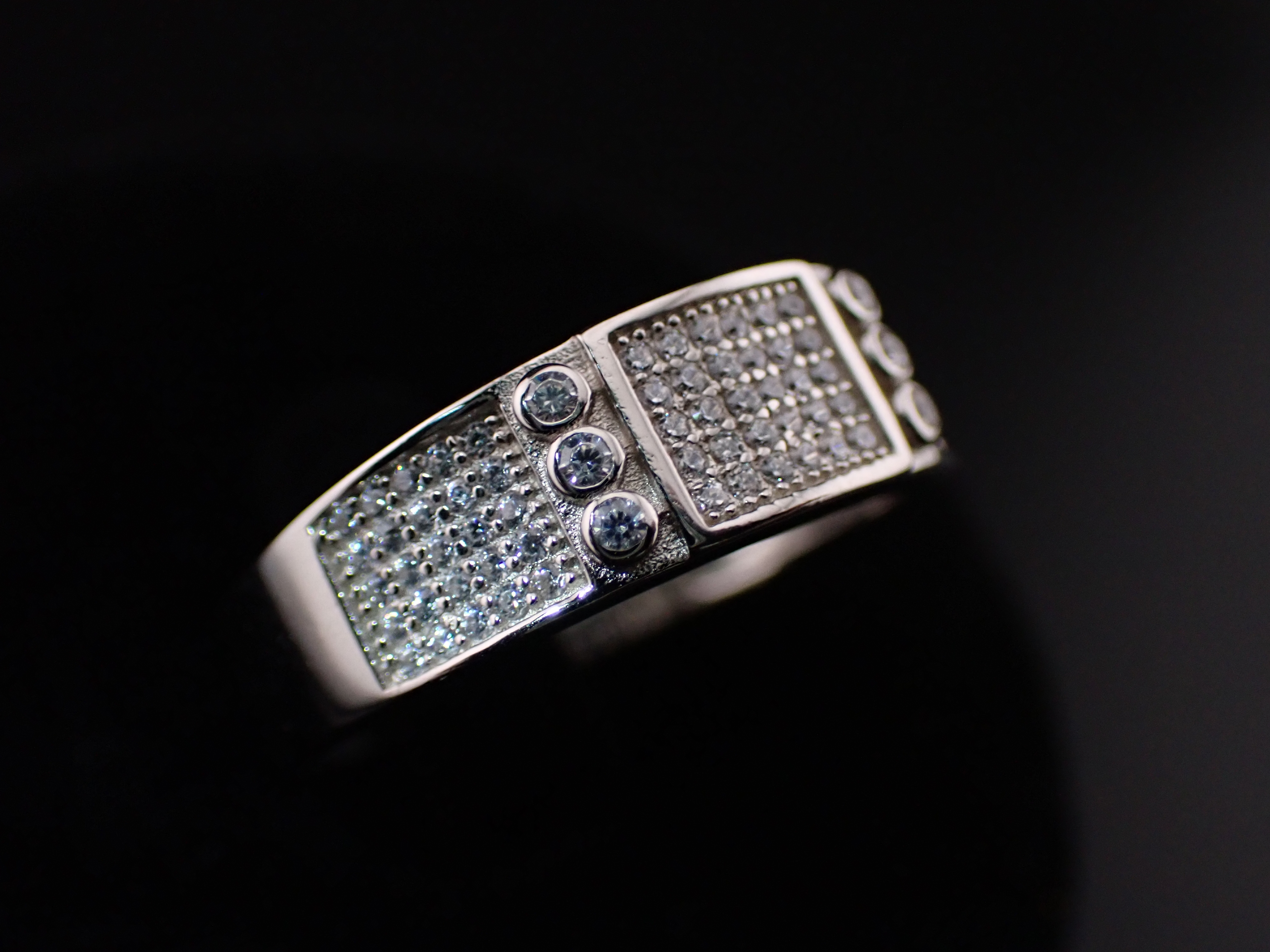 Elegant Silver Studded Ring
