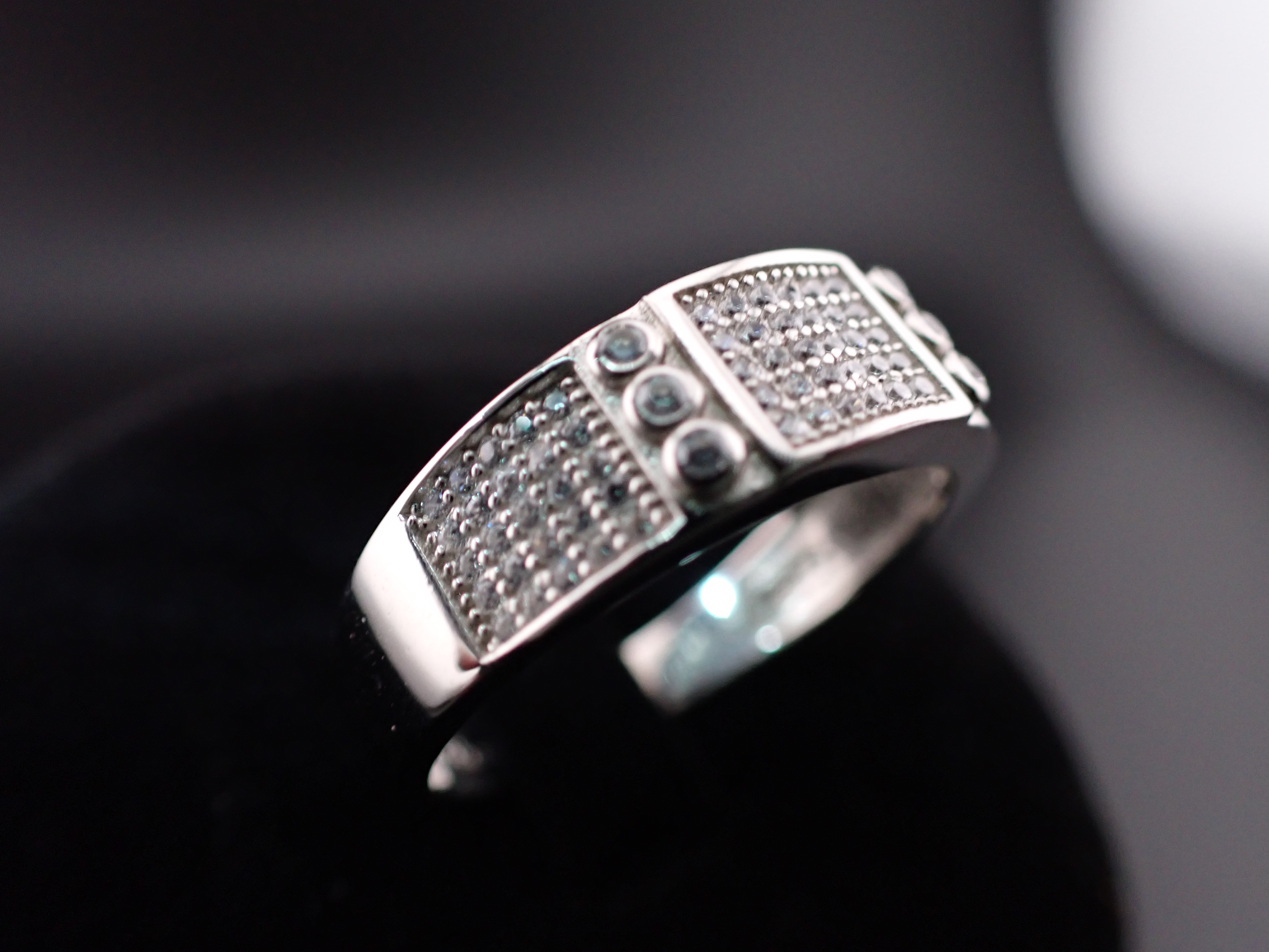 Elegant Silver Studded Ring