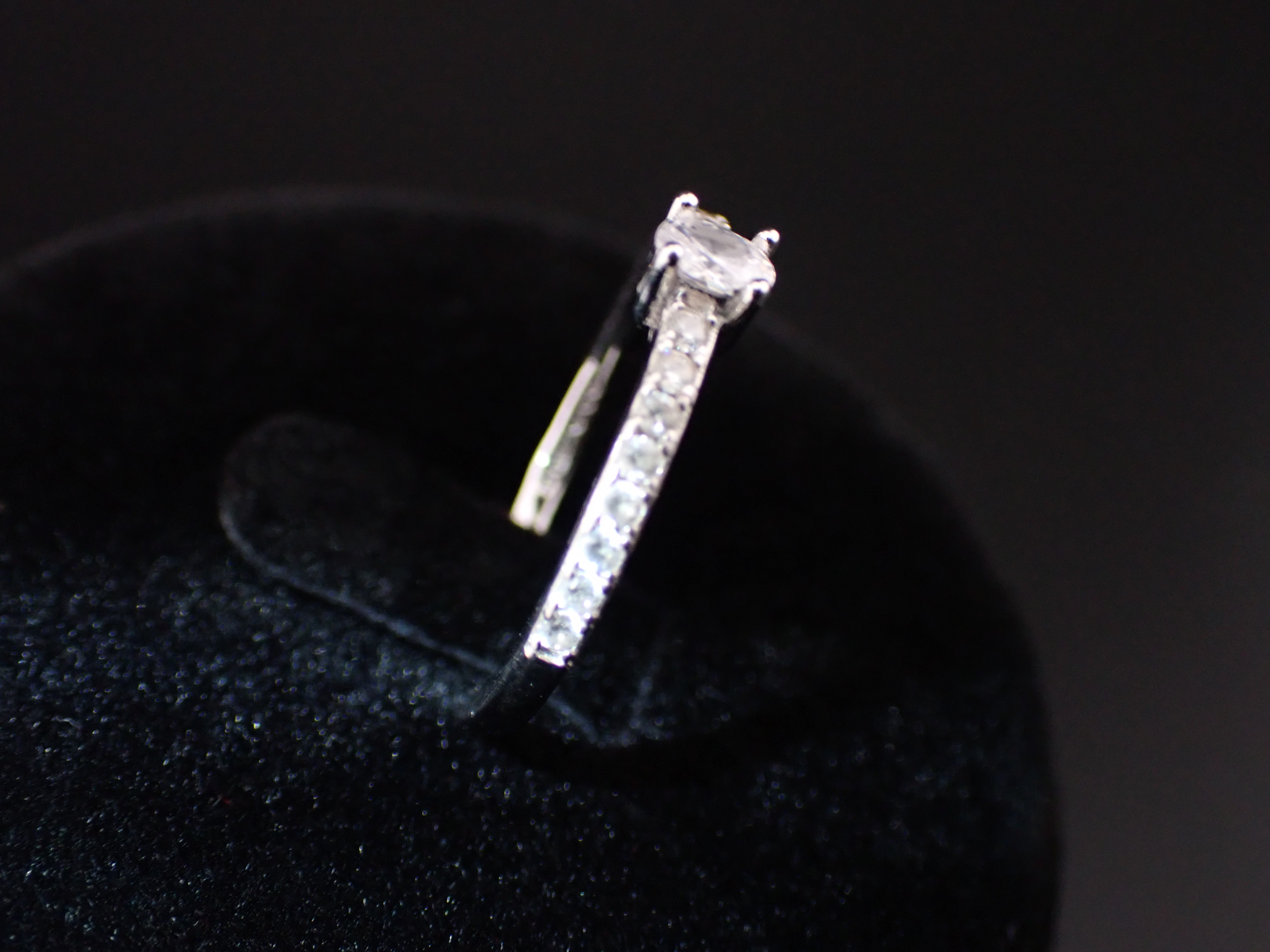 Single Stone Engagement Ring