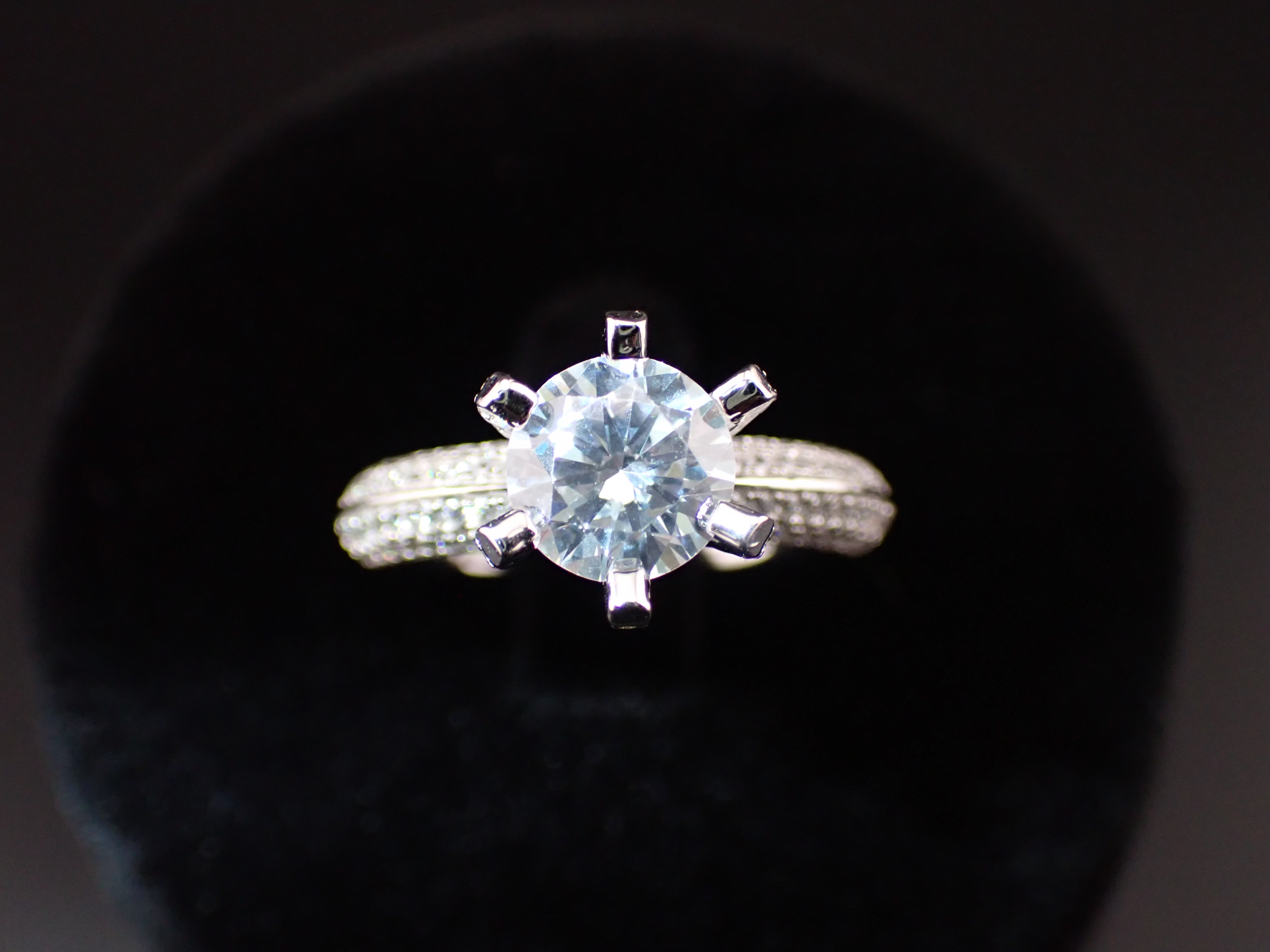 Exquisite Ladies Silver Ring