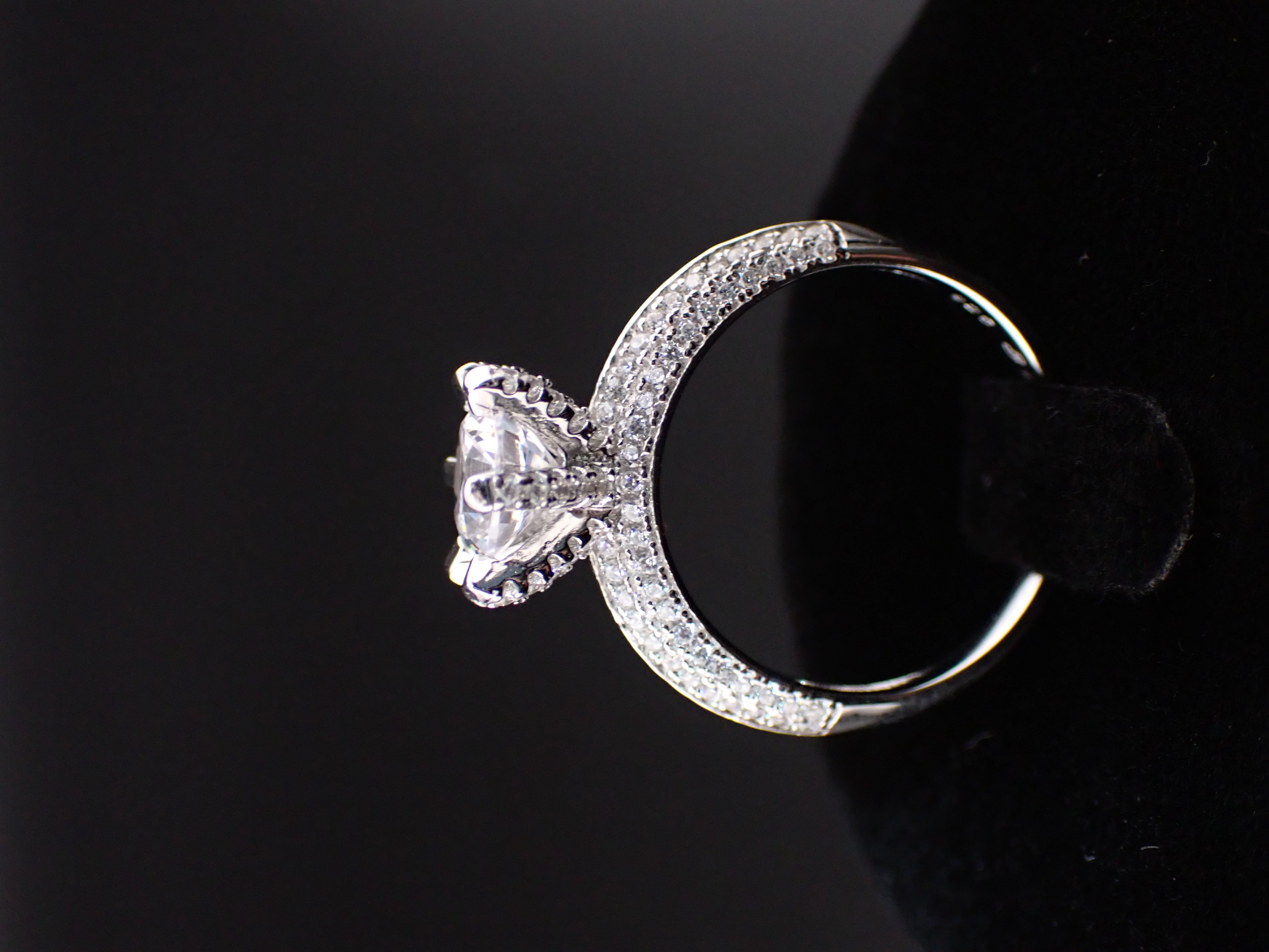 Exquisite Ladies Silver Ring