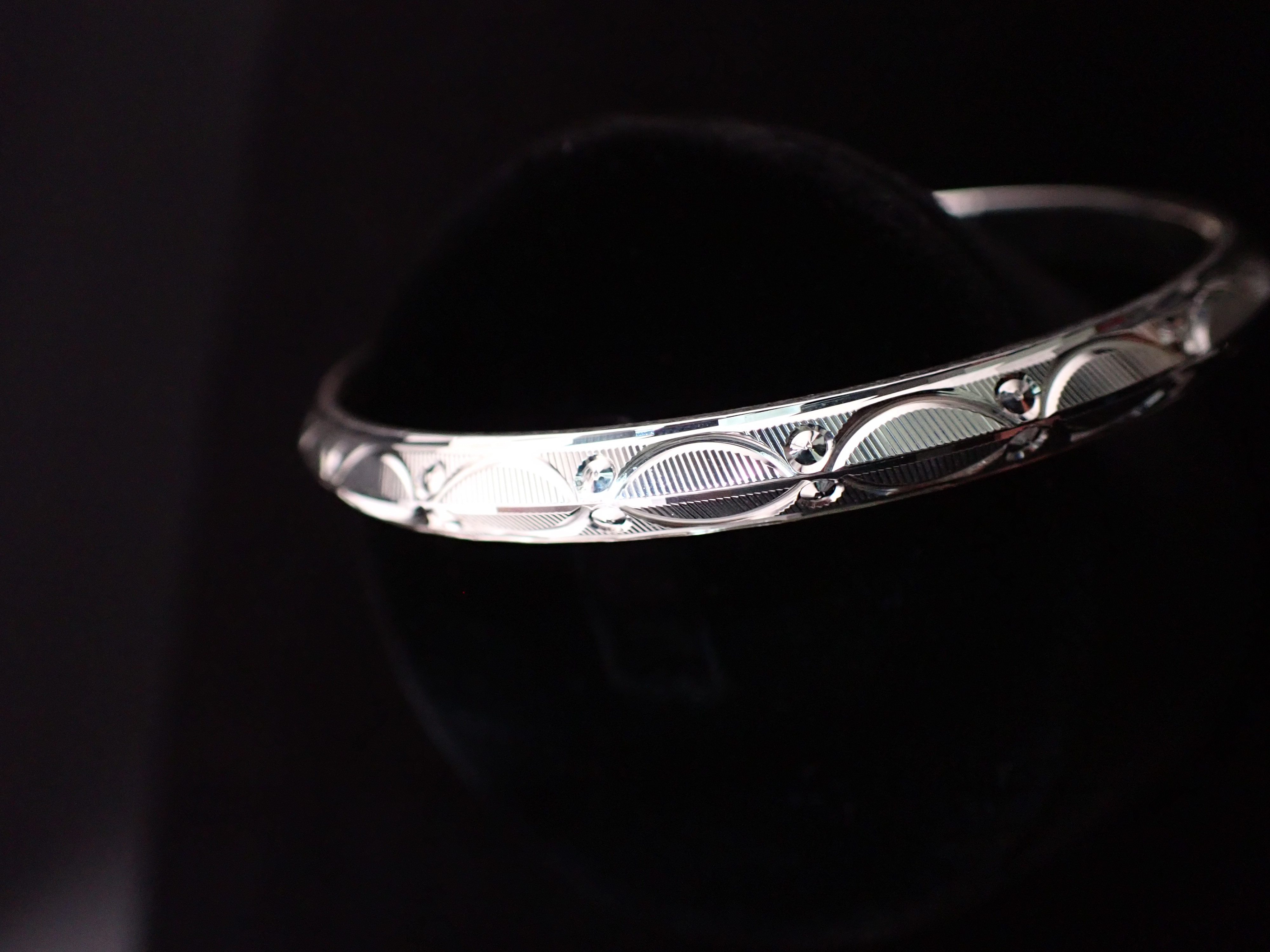 Diamond Cut Silver Bangle
