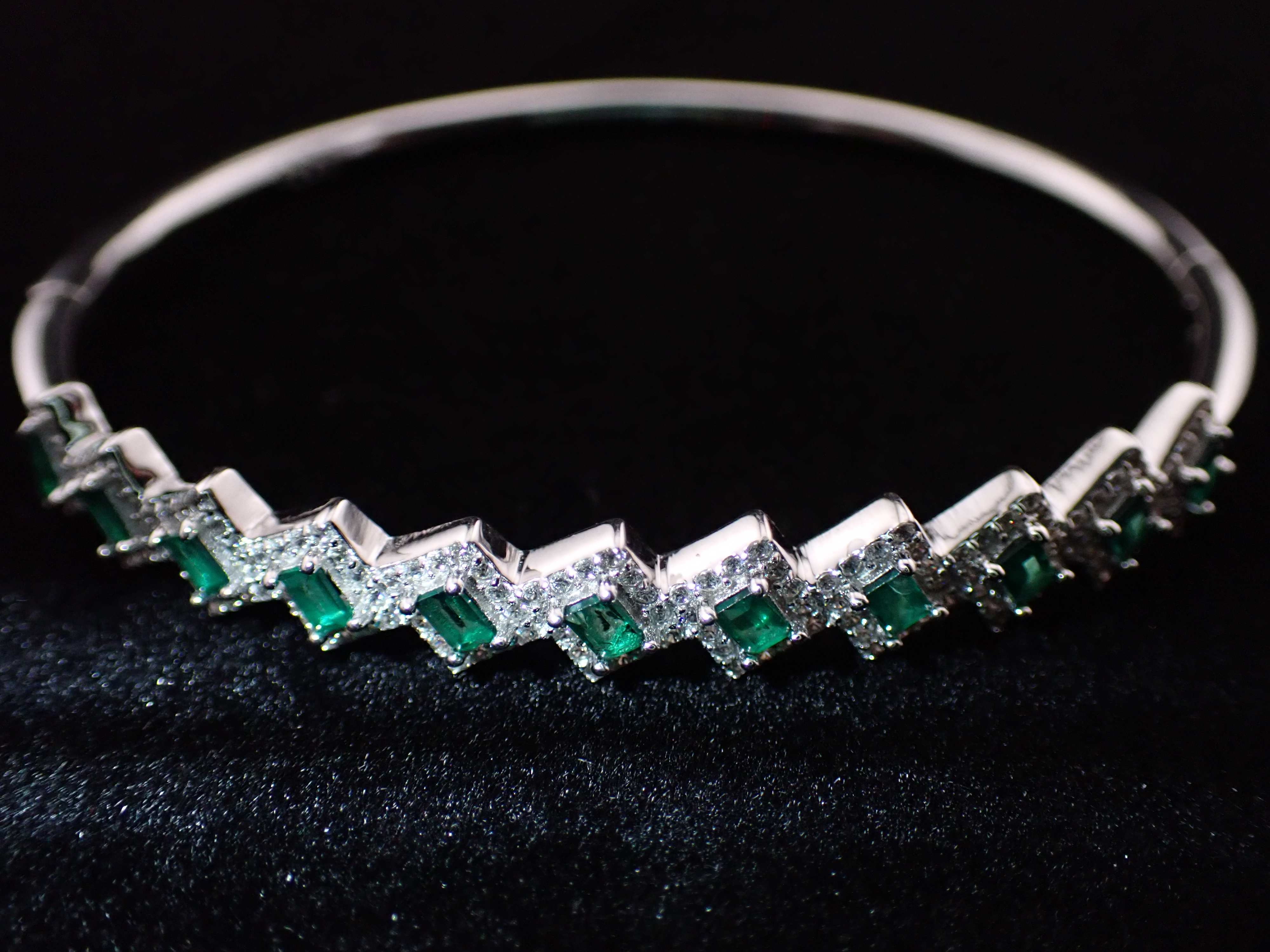 Exquisite Green & White Sparkling Bangle