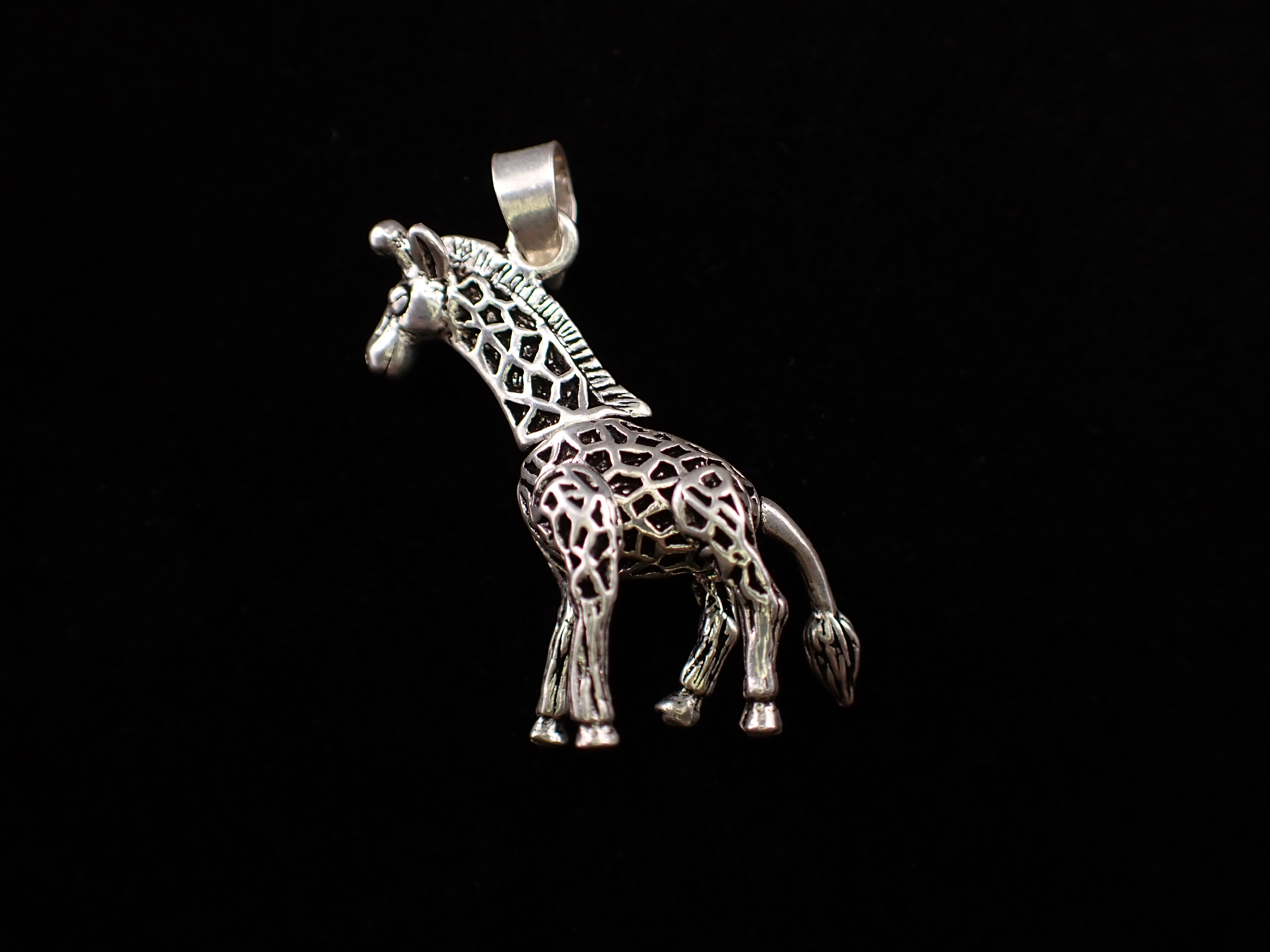 Silver Giraffe Pendant