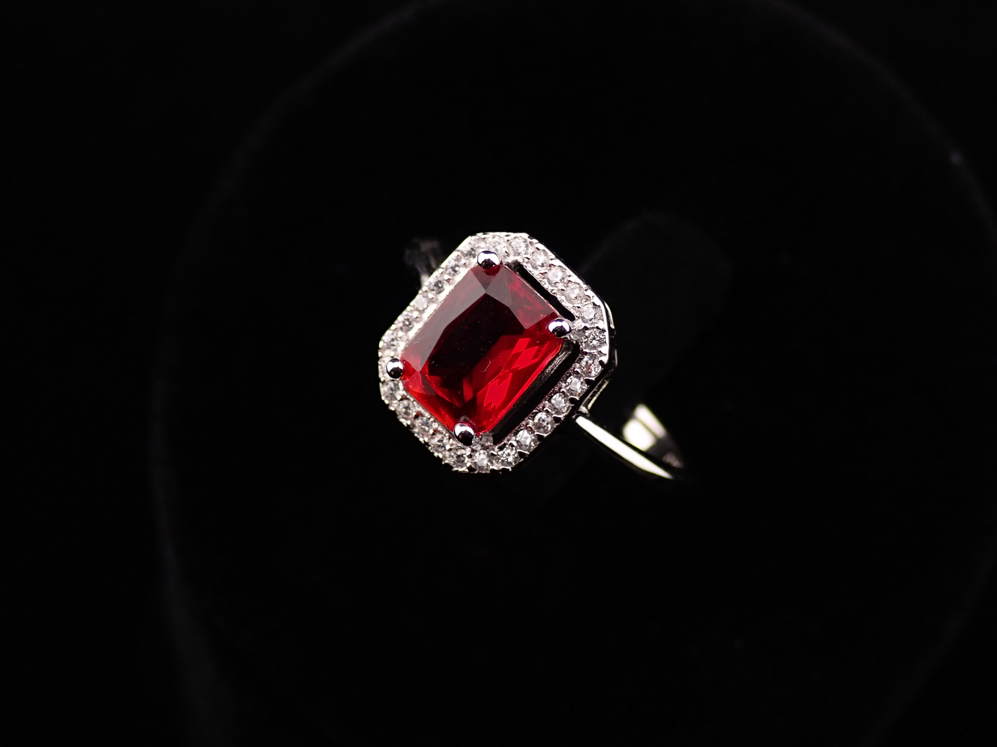 Red & White Stone Full Set