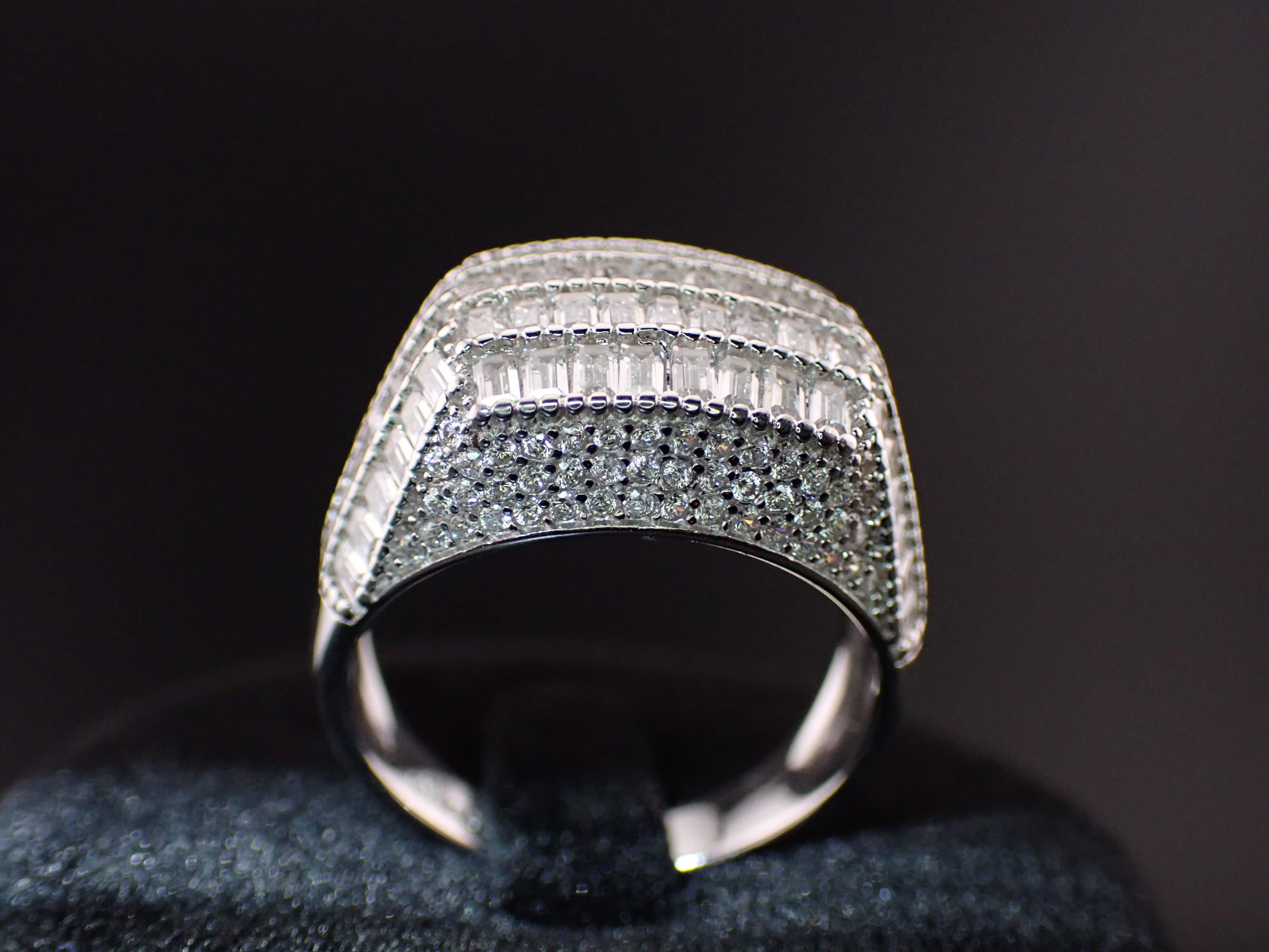 Mesmerising Mens Silver Ring