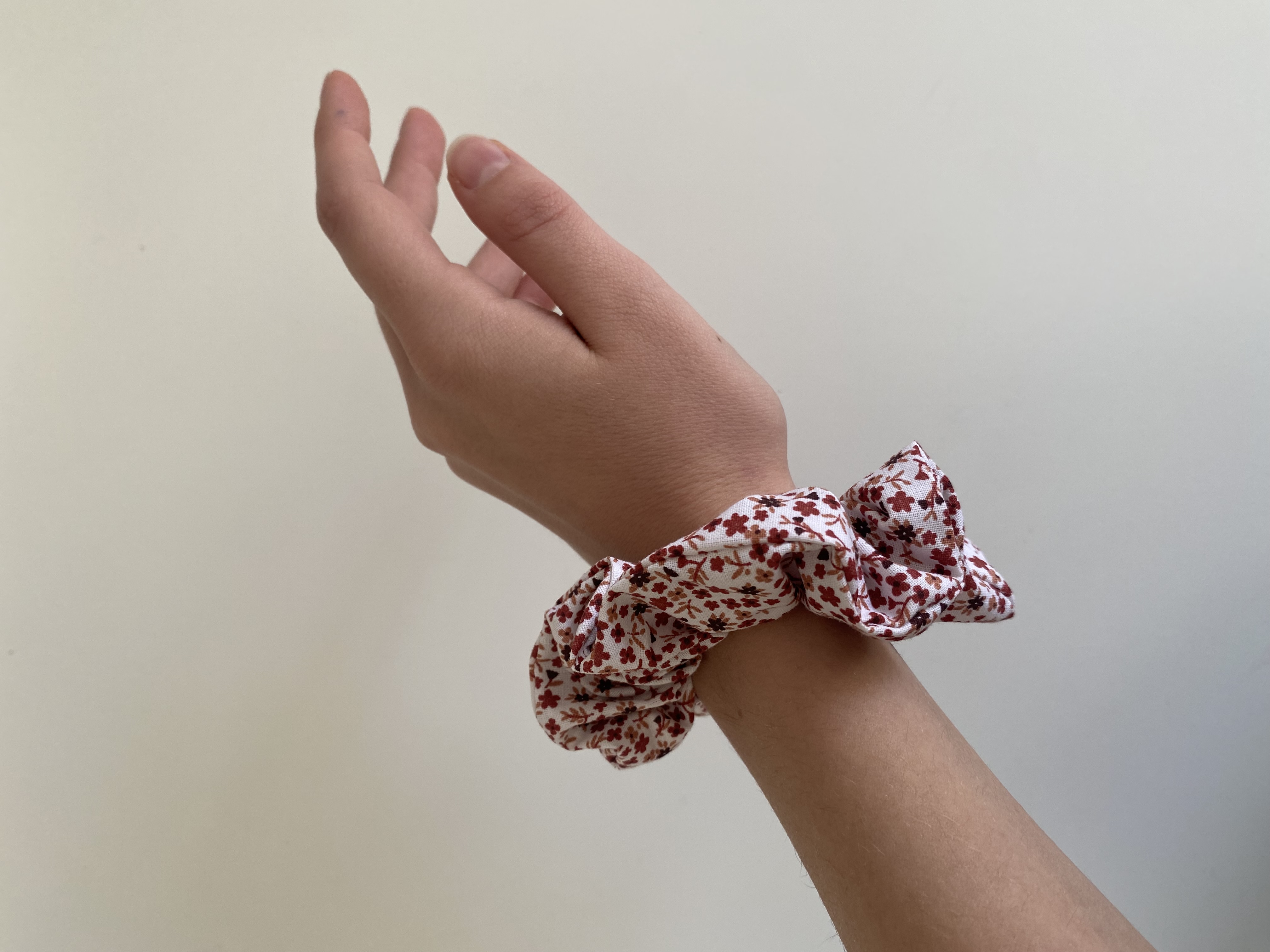 Elastique - fleurs bordeaux