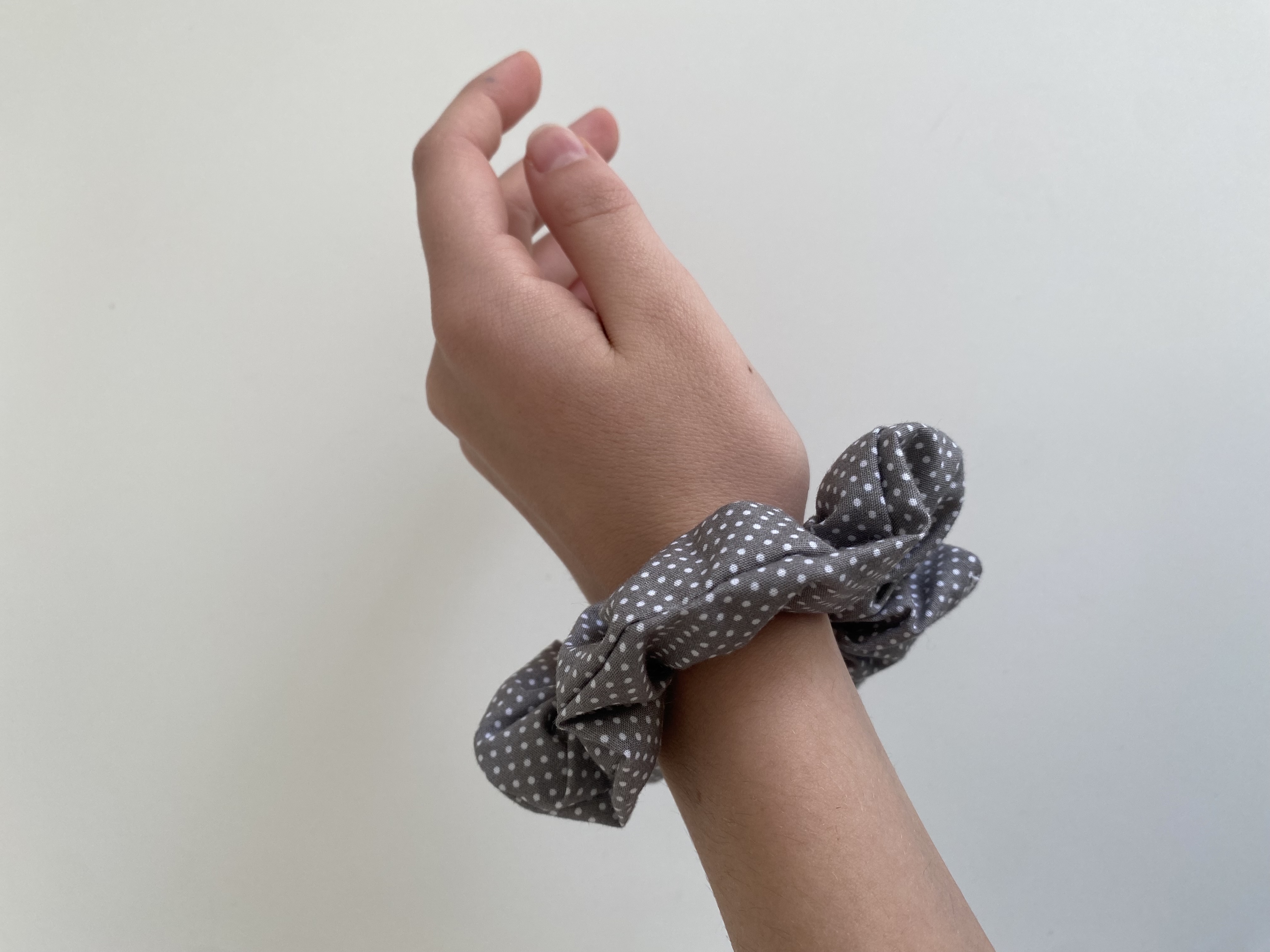 Elastique - gris à pois