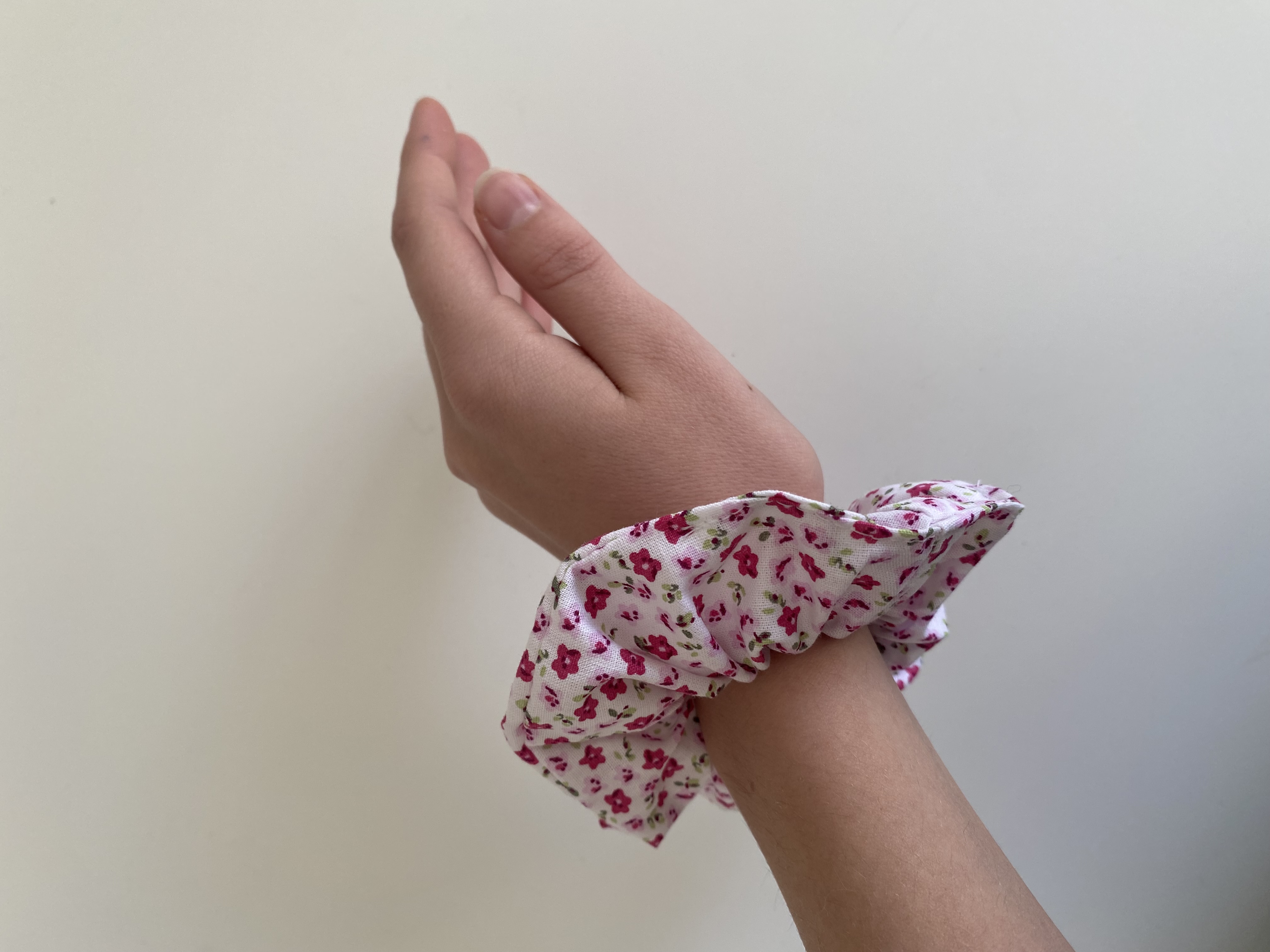 Elastique - petites fleurs roses