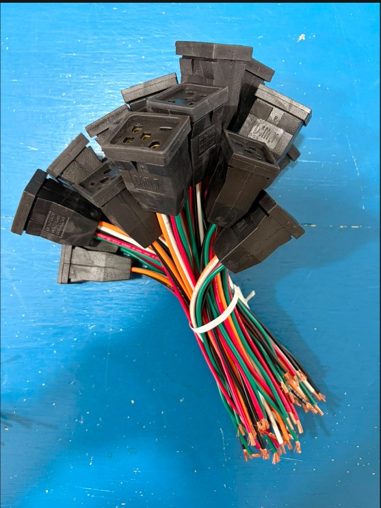 Receptáculo para motor 10.5” calibre 14 AWG #7583