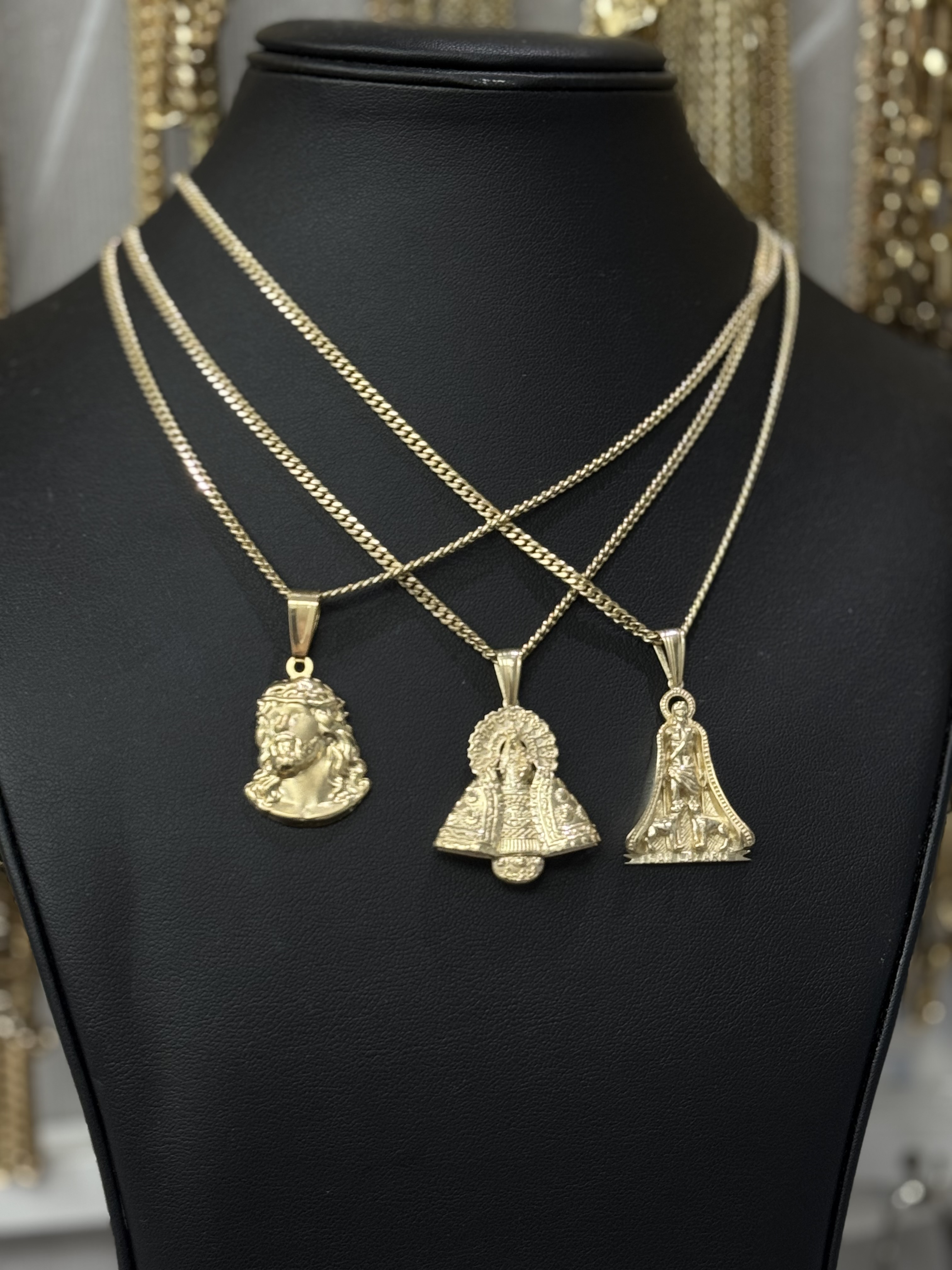 Collares dorados