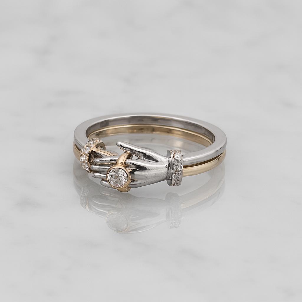 Anillo manos entrelazadas