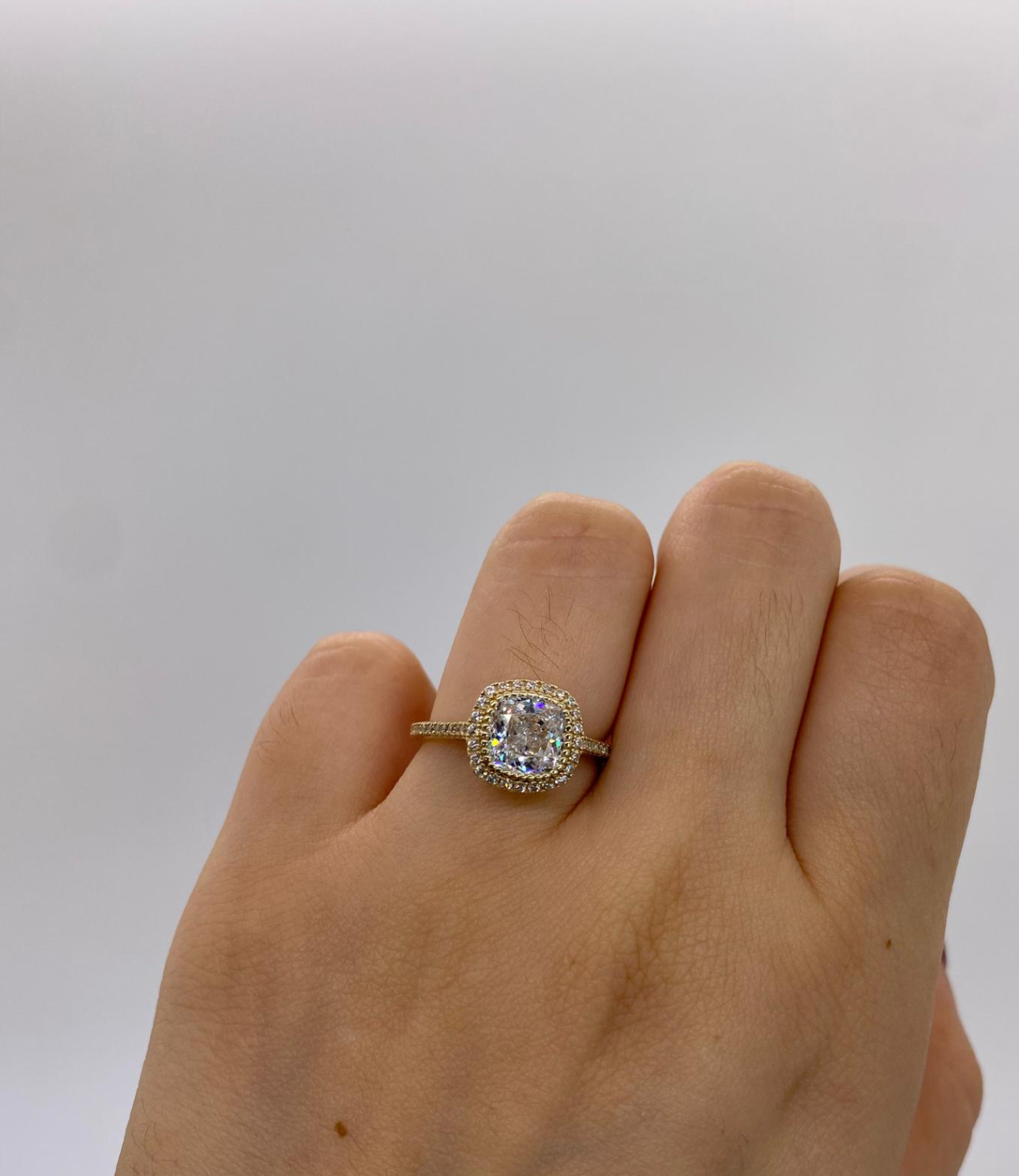 Anillo de compromiso elegante