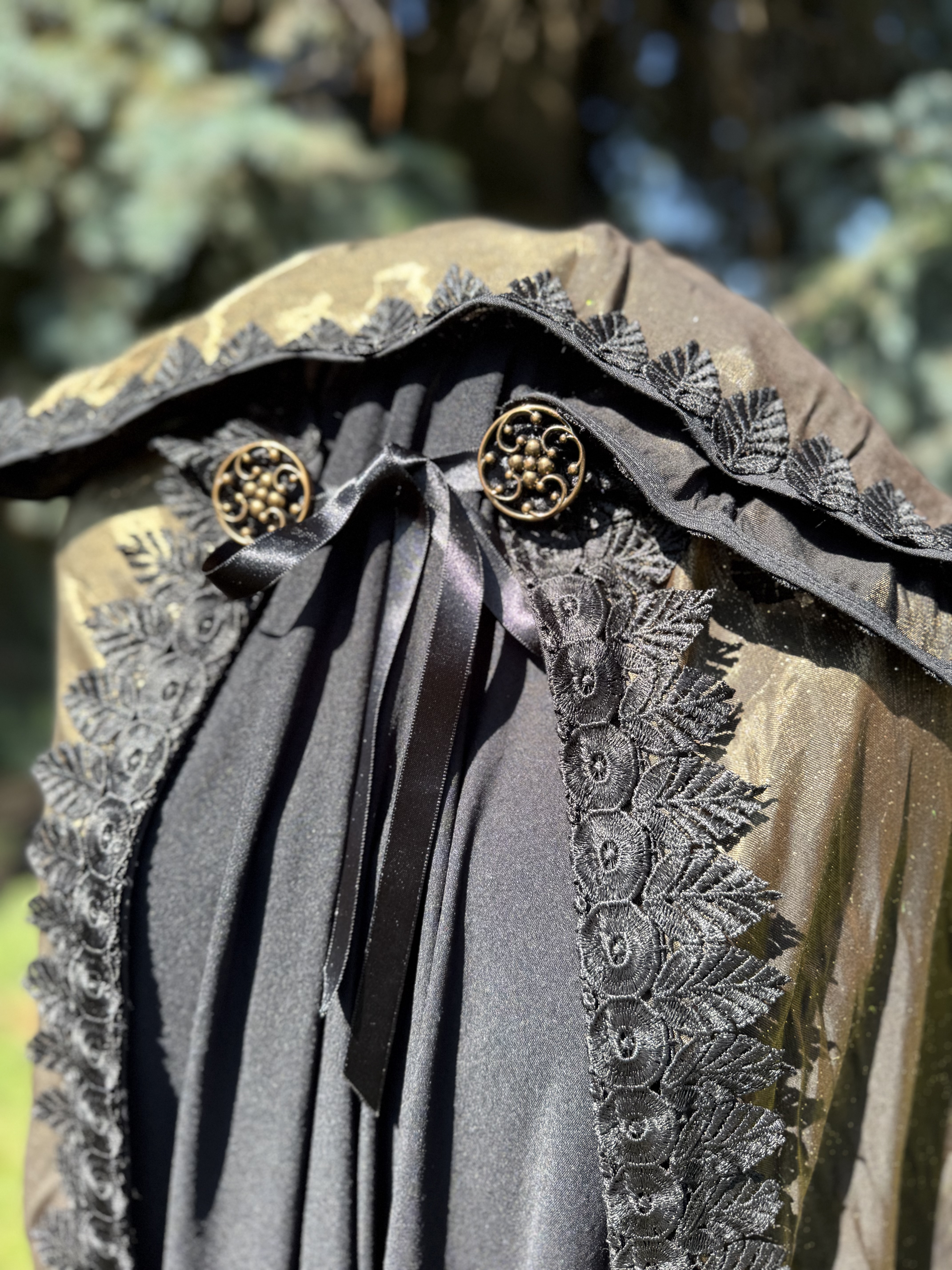 Twilight: Glitter-Gold Cape