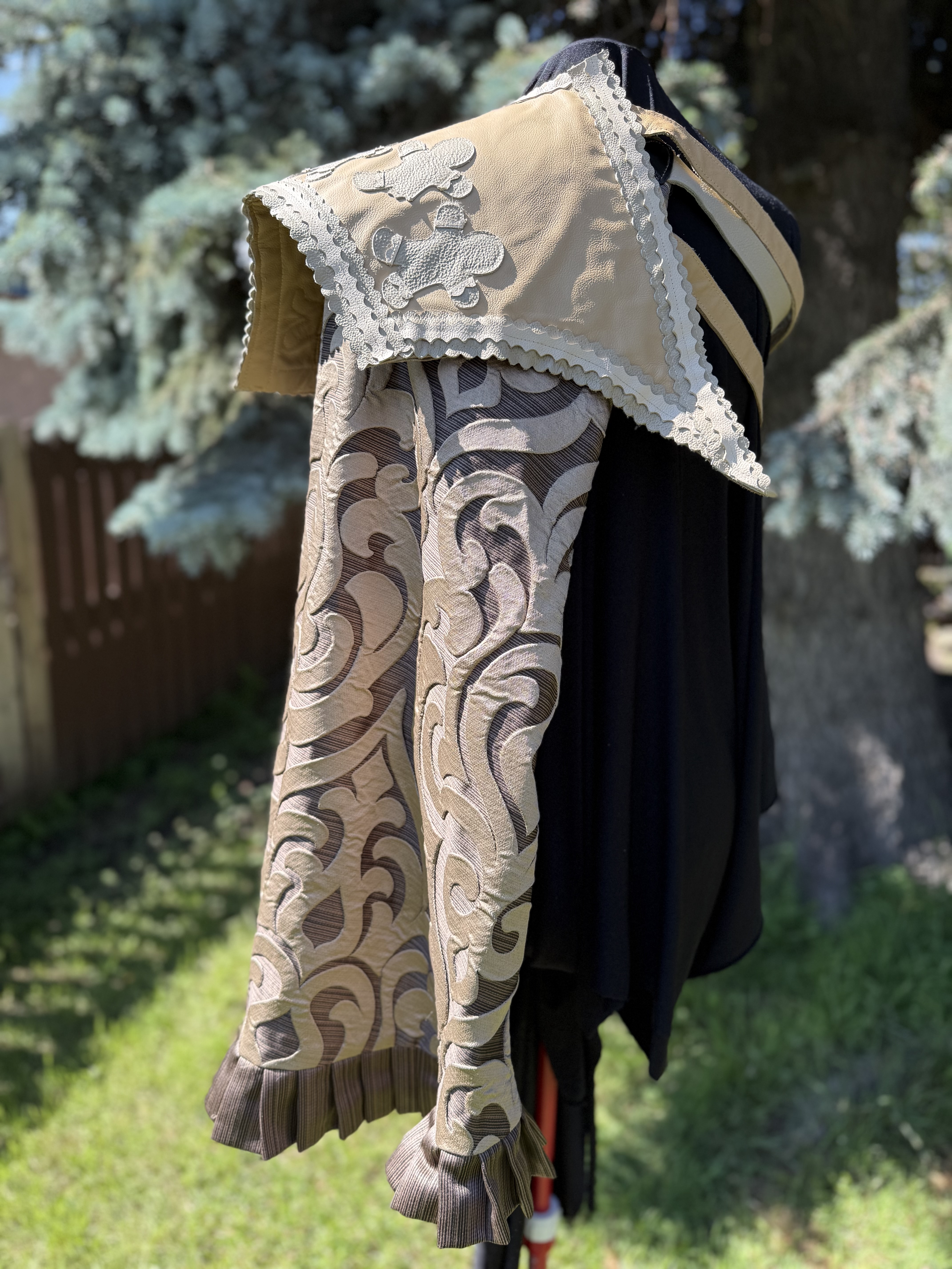 Jack Dough: Leather Medieval Fantasy Shoulder Armor