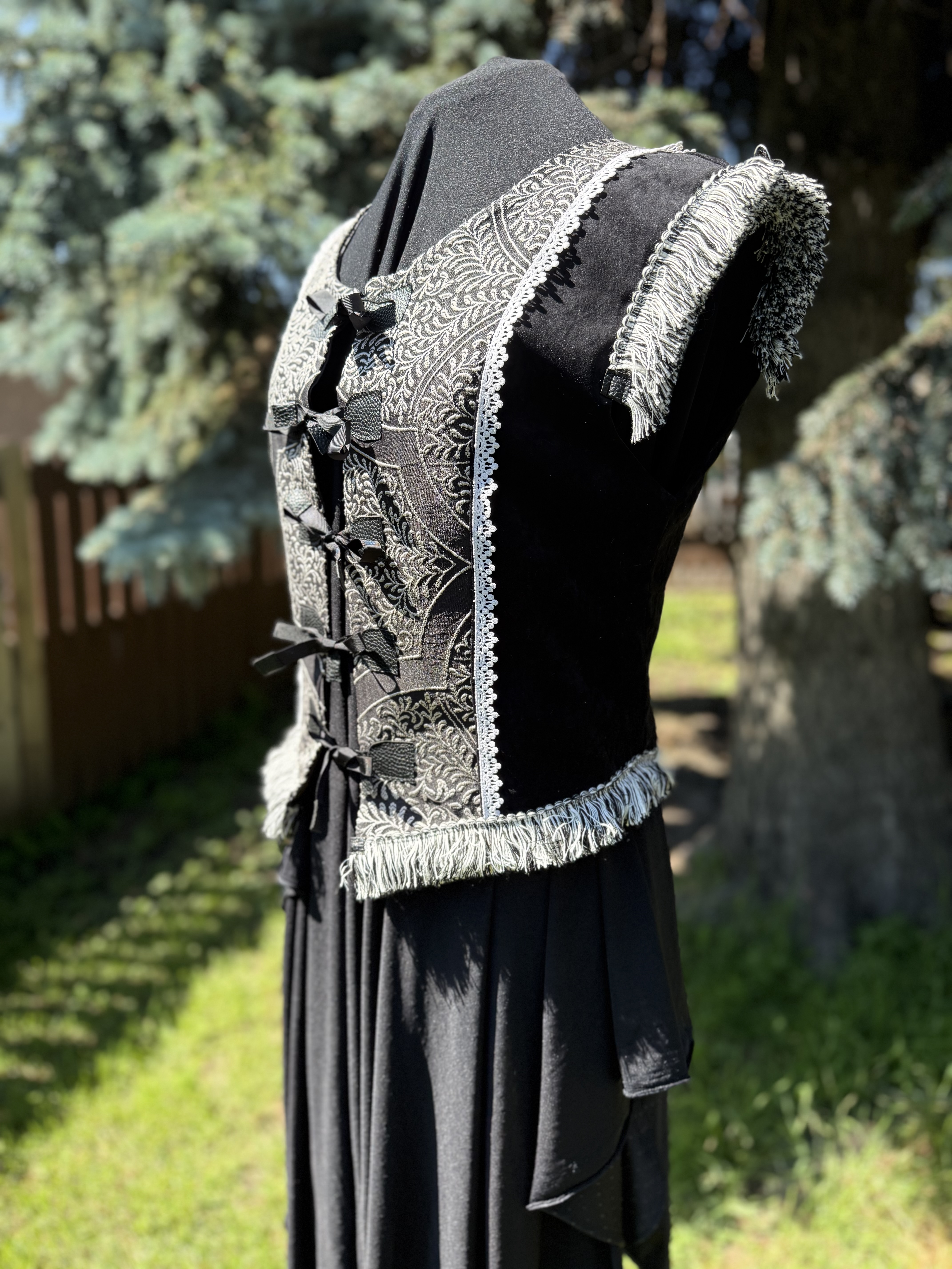  Anoriath: Renaissance Vest