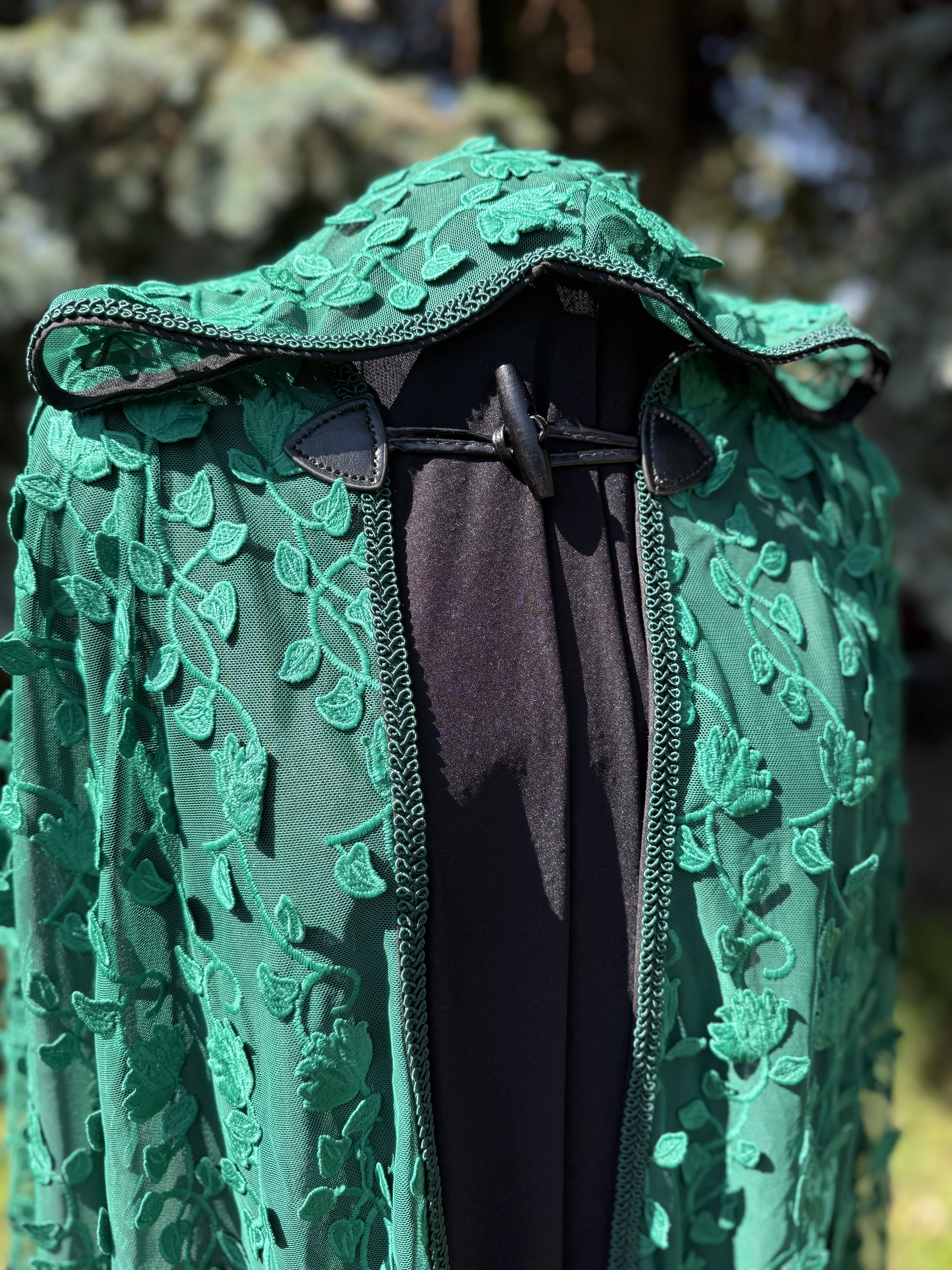 Serana: Green Lace Cape
