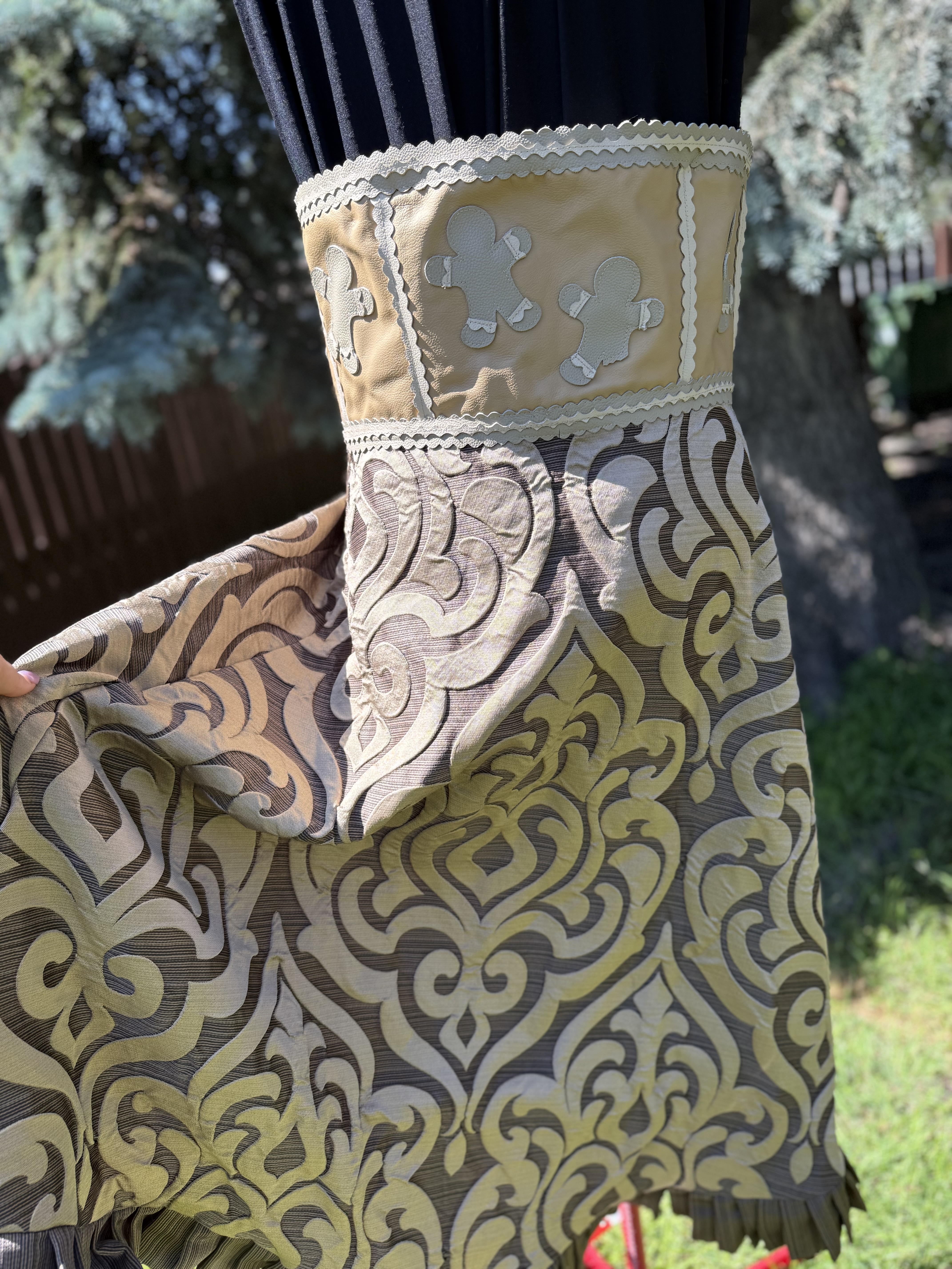 Jill Dough: Leather Gingerbread-Themed Corset 